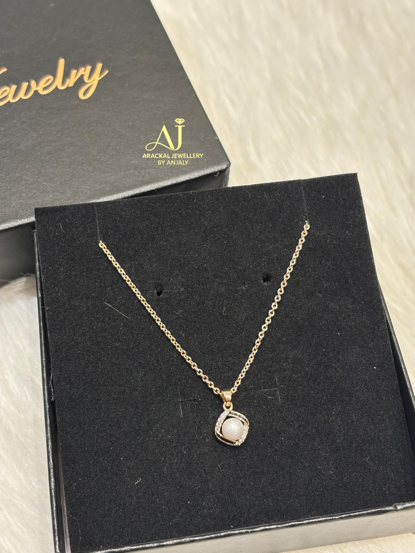 Premium Anti tarnish 18k gold plated pendant chain set product code N40