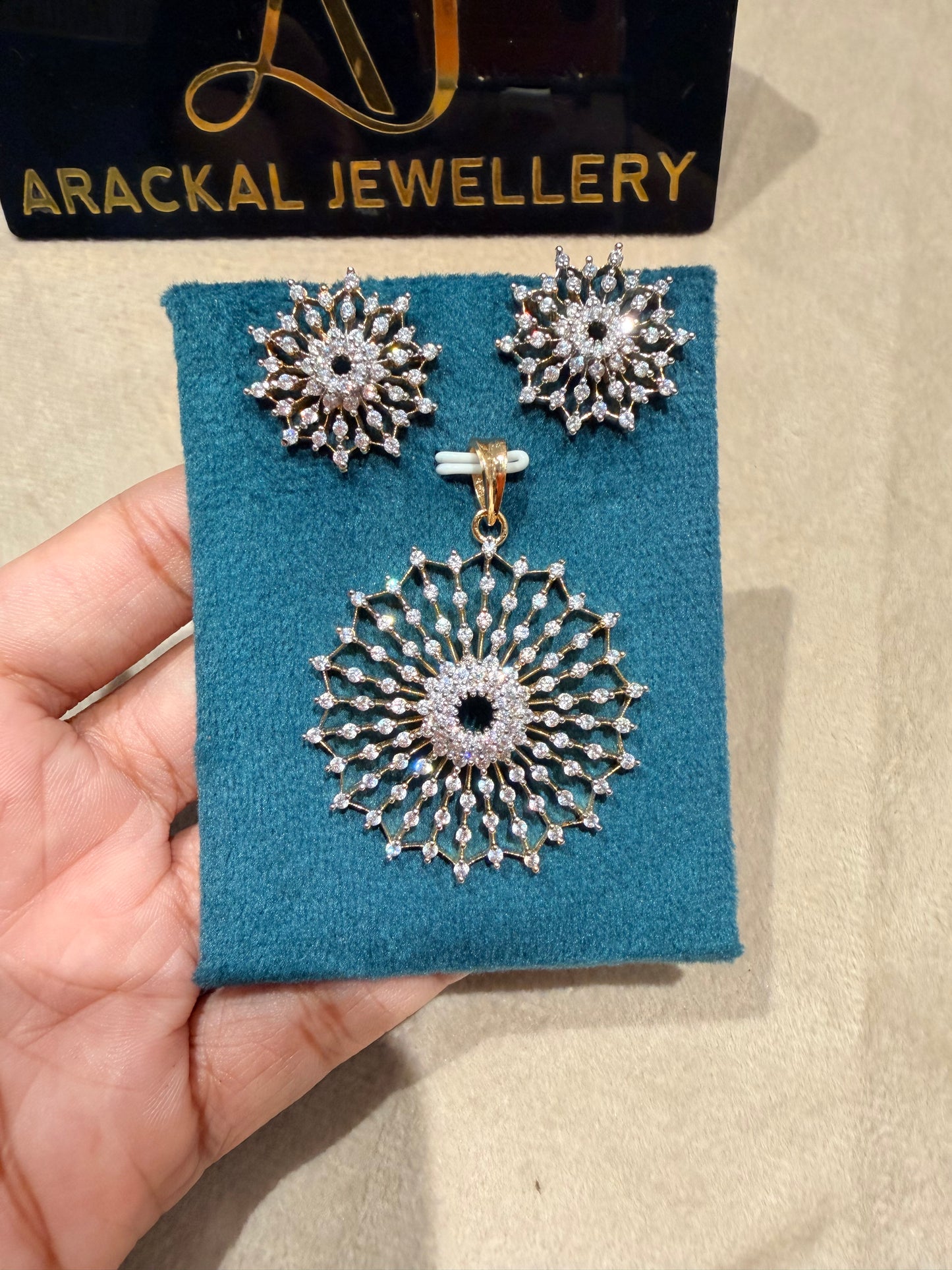 Premium diamond finish pendant set product code D385