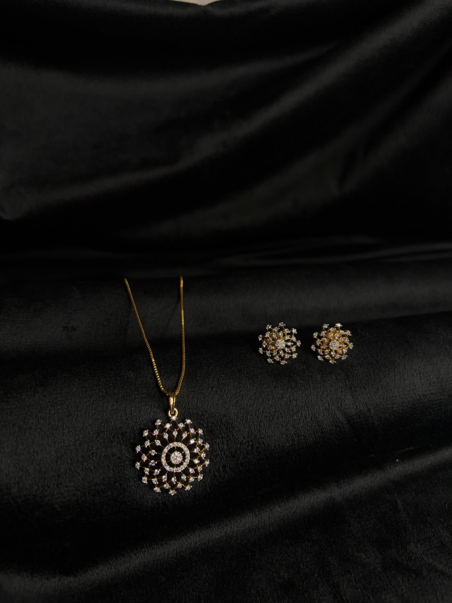 Premium trending diamond finish pendant with stud product code D345