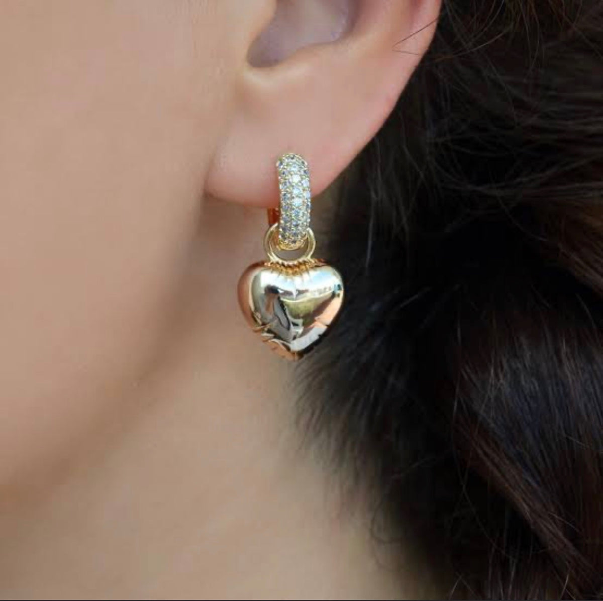 Premium quality 18k gold plated zircon stone heart shape asymmetrical clip earrings product code AT41