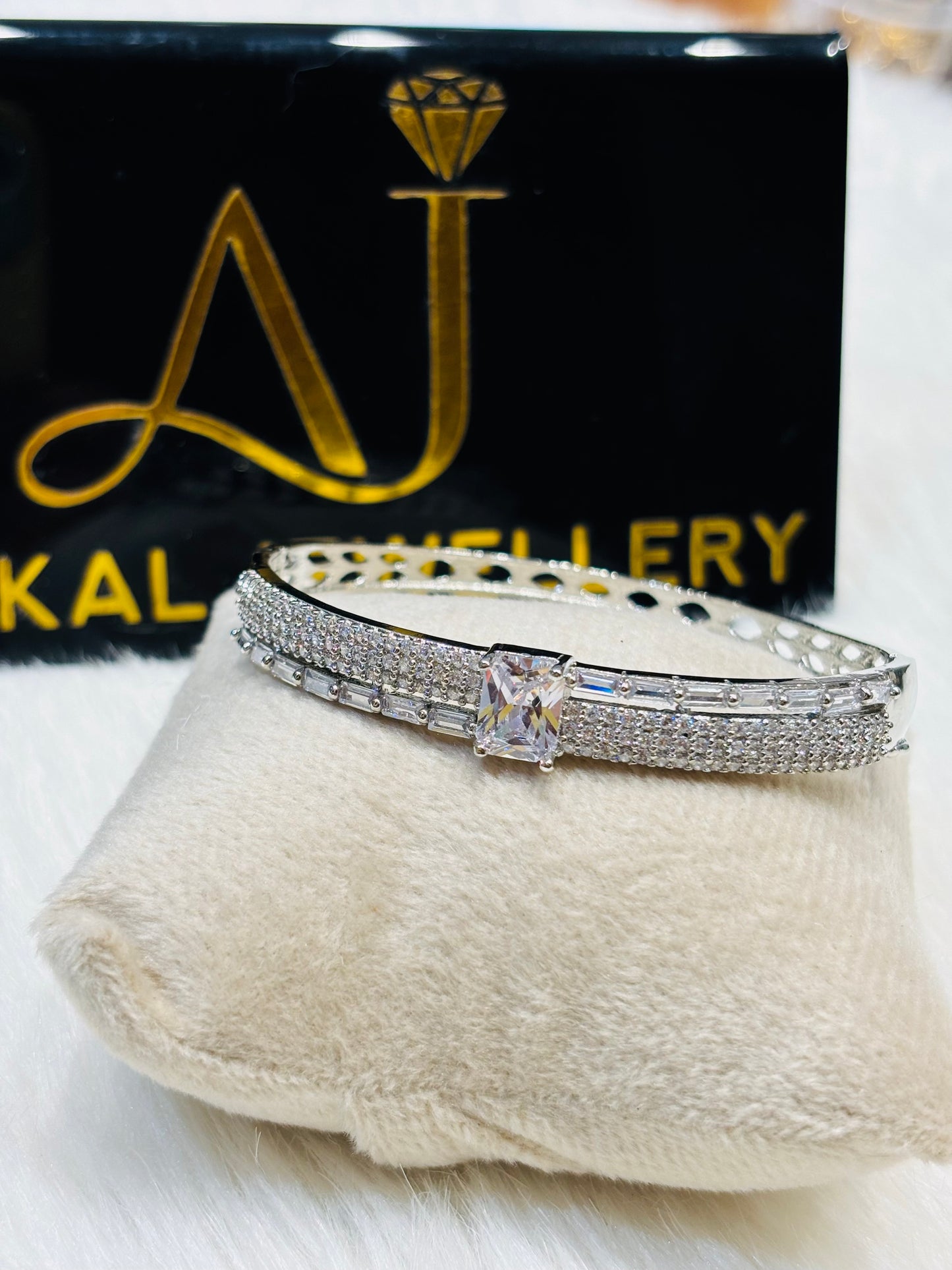Premium quality rodium polish openable bracelet (suitable for 2.4 and 2.6,2.8)product code B76