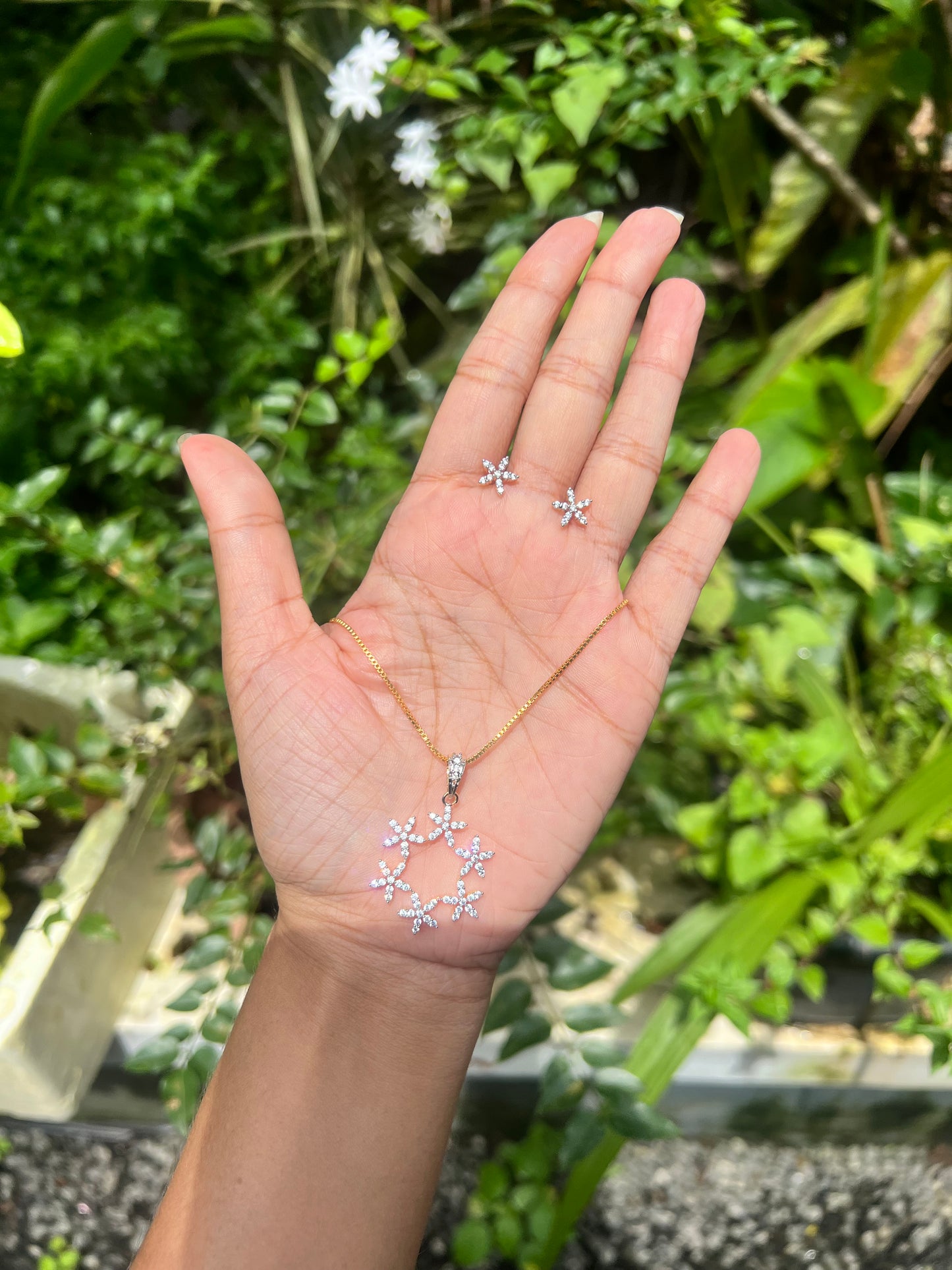 Premium diamond finish pendant set product code D371