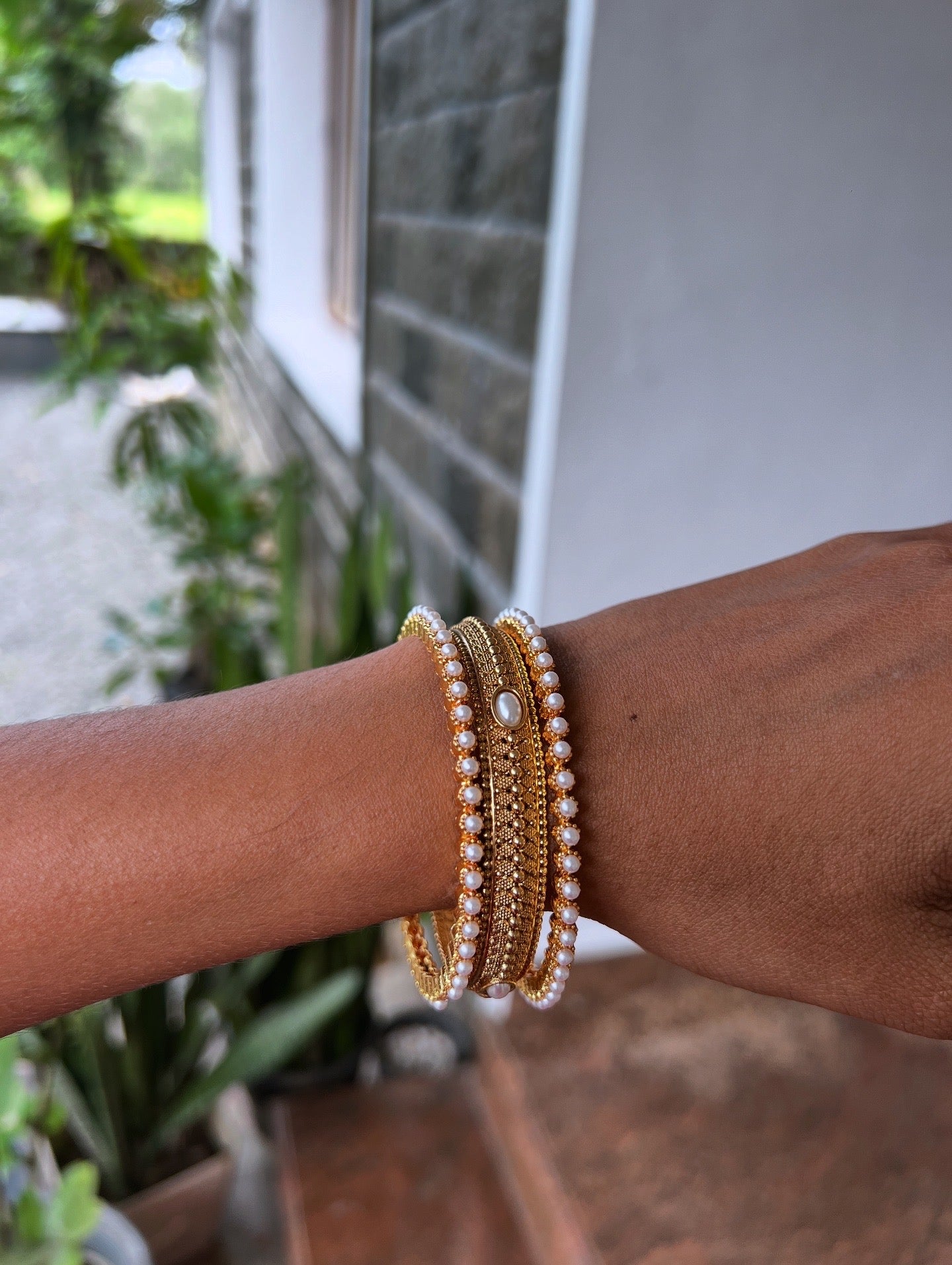 Premium antique gold bangles with pearl bangles product code B104