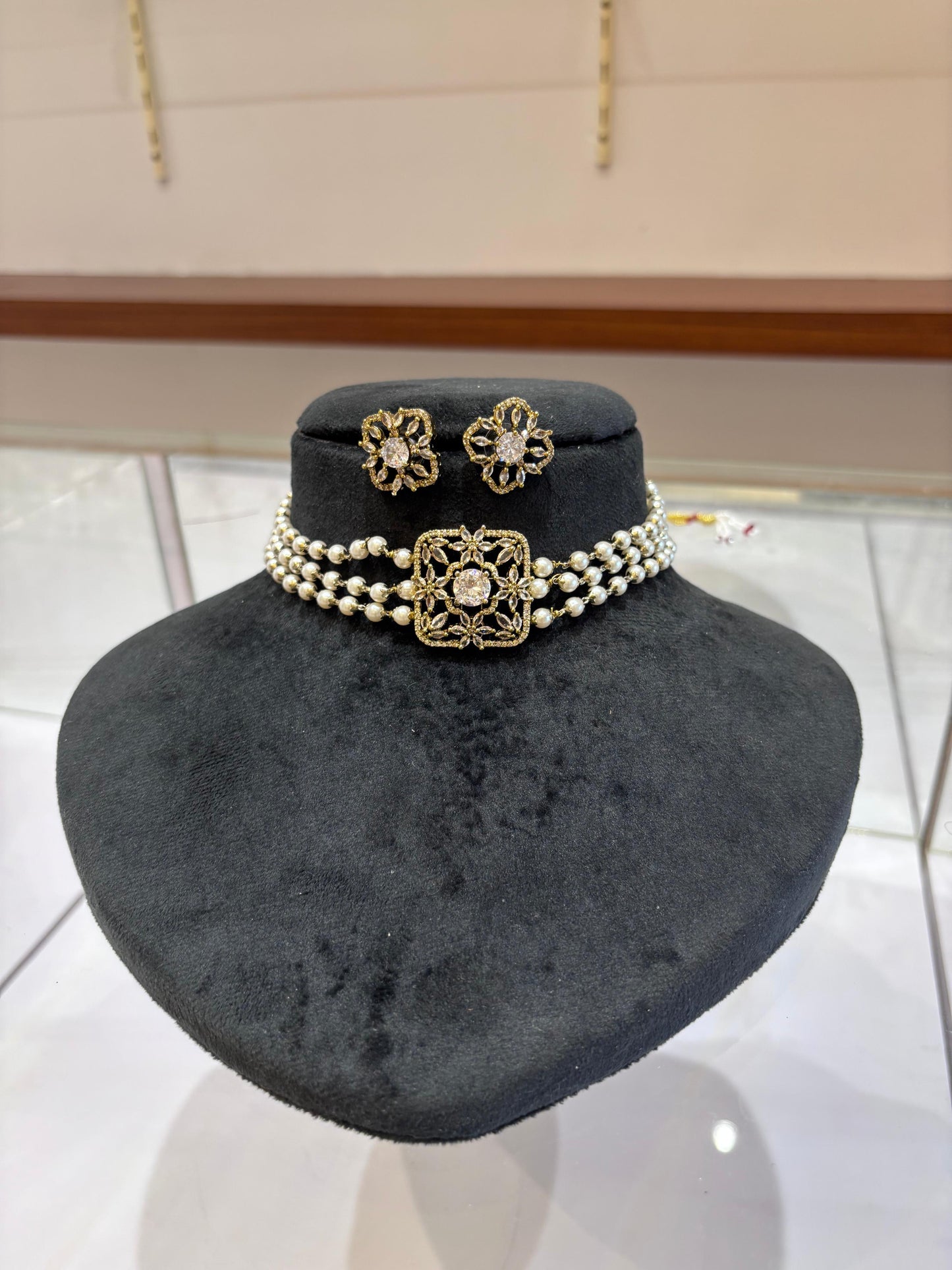 Premium quality ad Victorian 3layer pearl choker set product code N226
