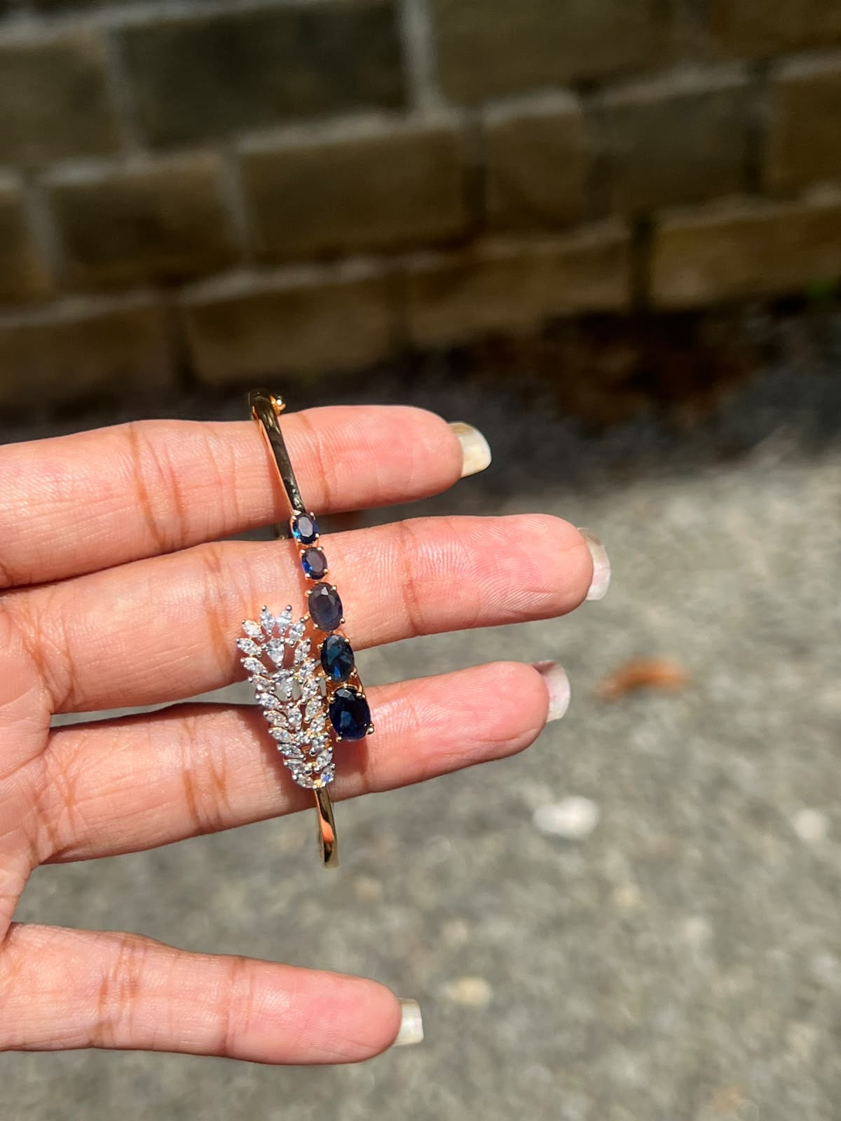 Premium diamond. Finish openable bracelet product code B64