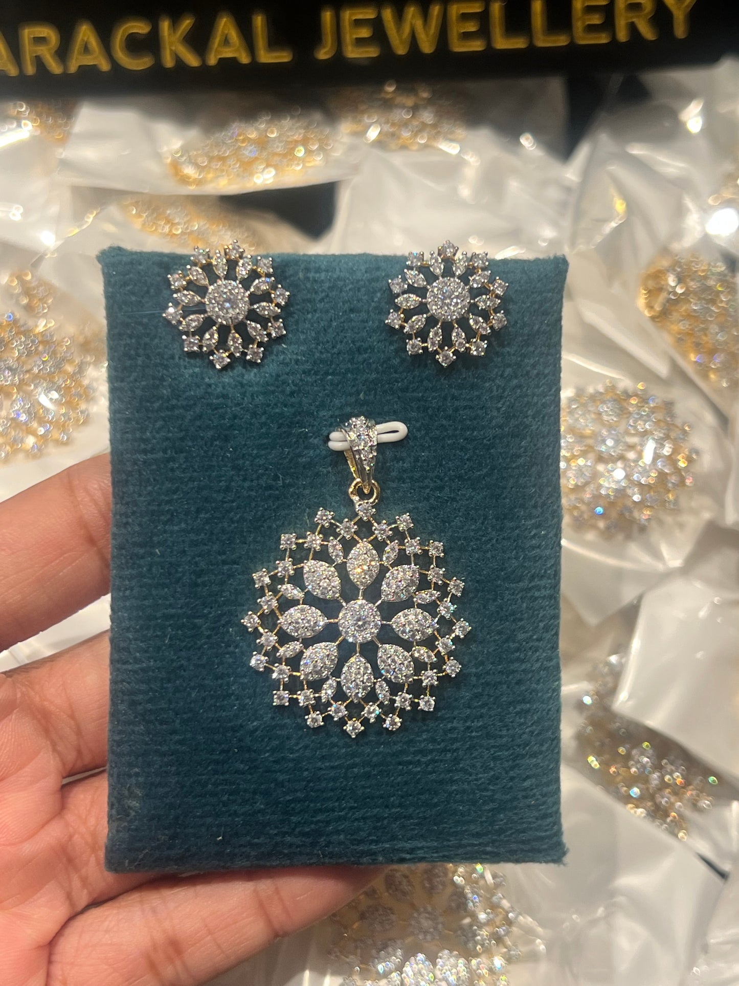 Premium diamond finish pendant set product code D372