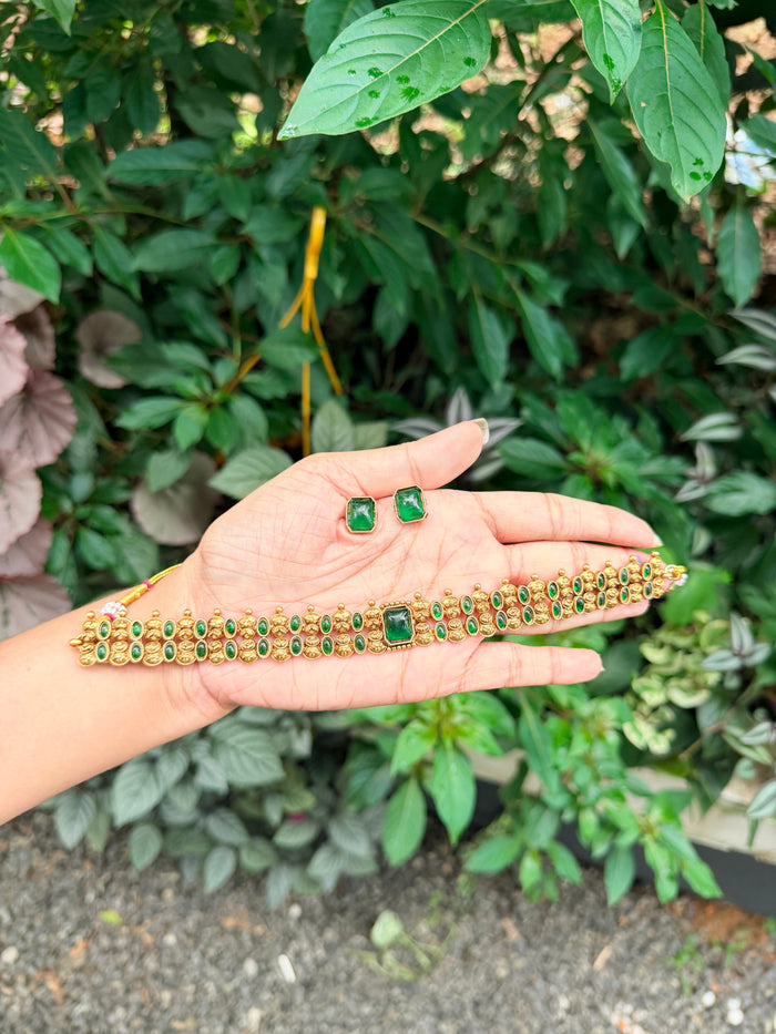 Traditional non idol antique gold green choker set