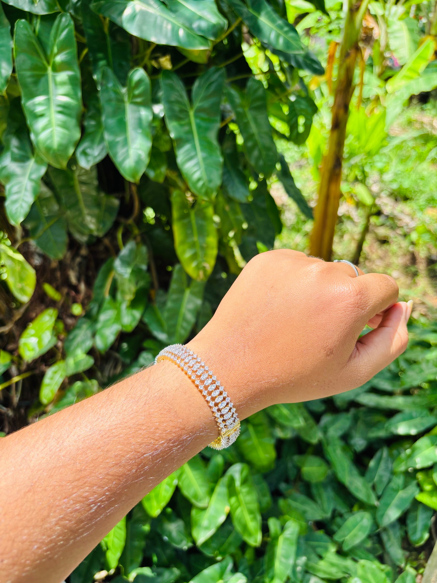 Premium quality daimond finish ad openable bracelet product code B96