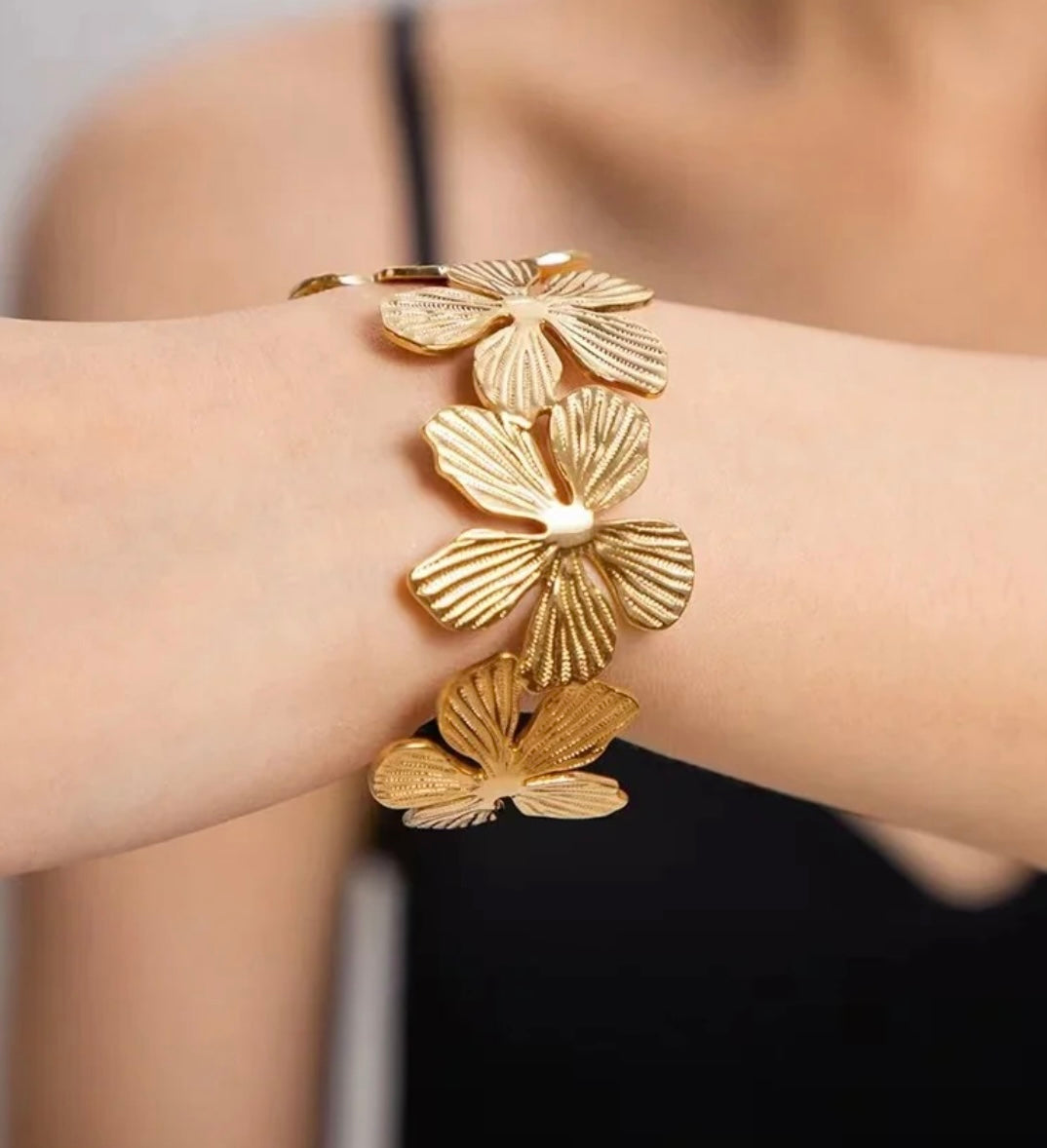 Stainless steel 18k gold plated flower cuff bracelet