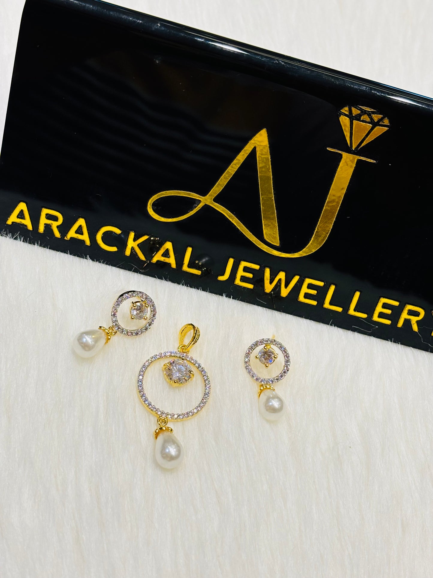 Premium quality micro gold plated daimond replica pendant set product code N255