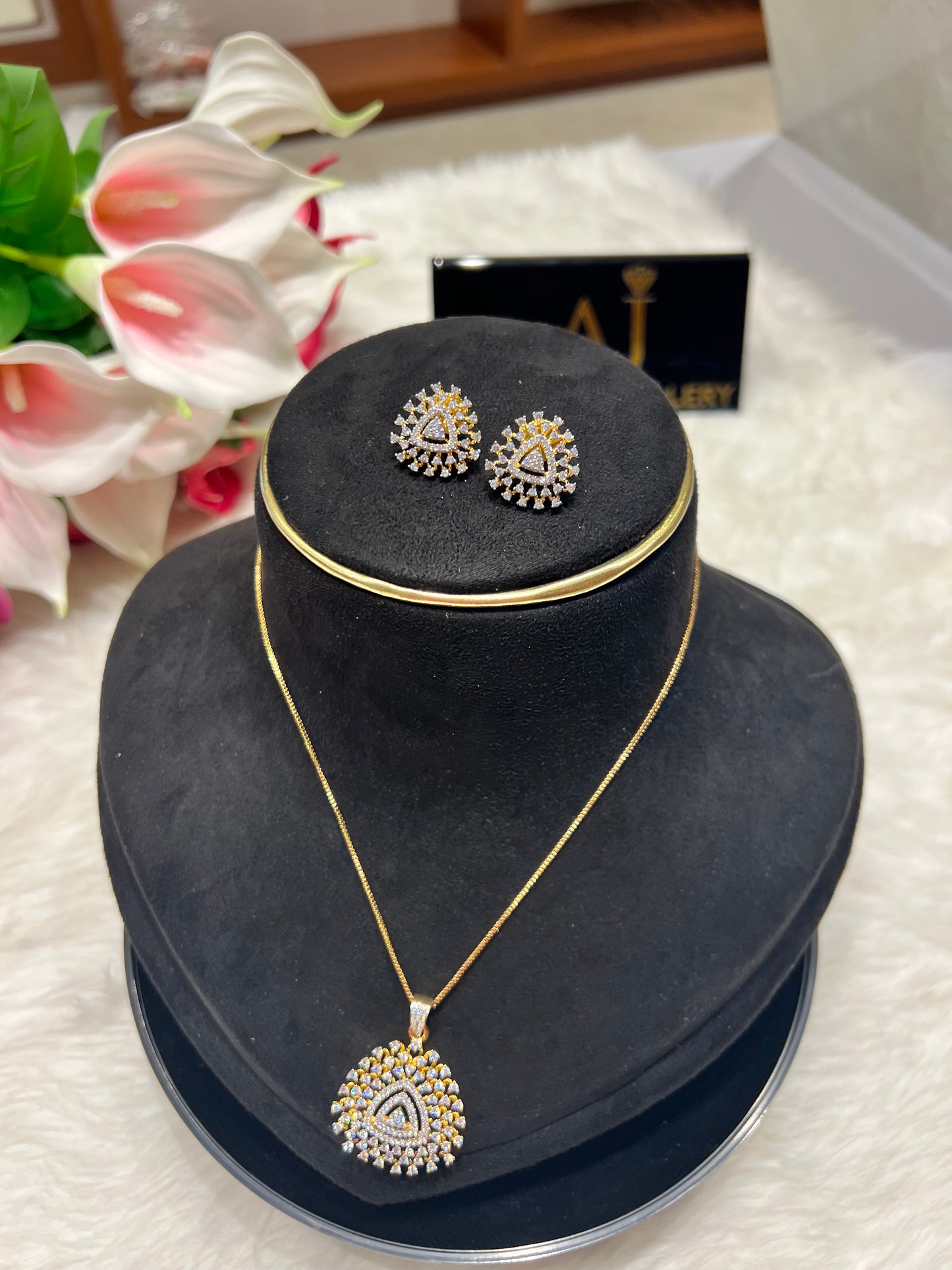 Premium daimond finish pendant set with chain product code 52