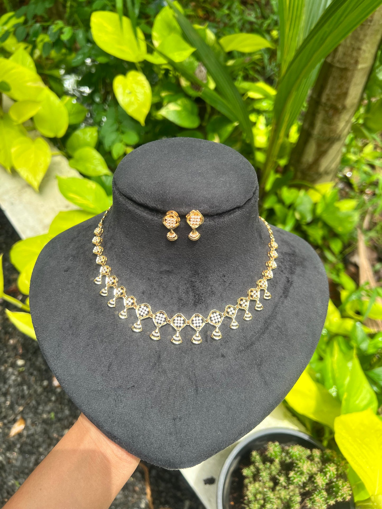Premium quality American diamond 24carat gold plated bridal necklace with backchain product code G100