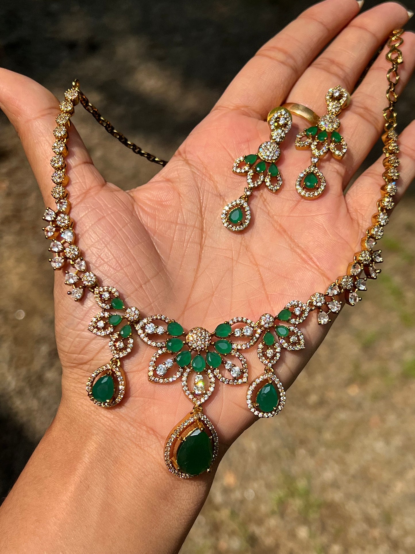 Premium floral ad stylish trending necklace product code 1086