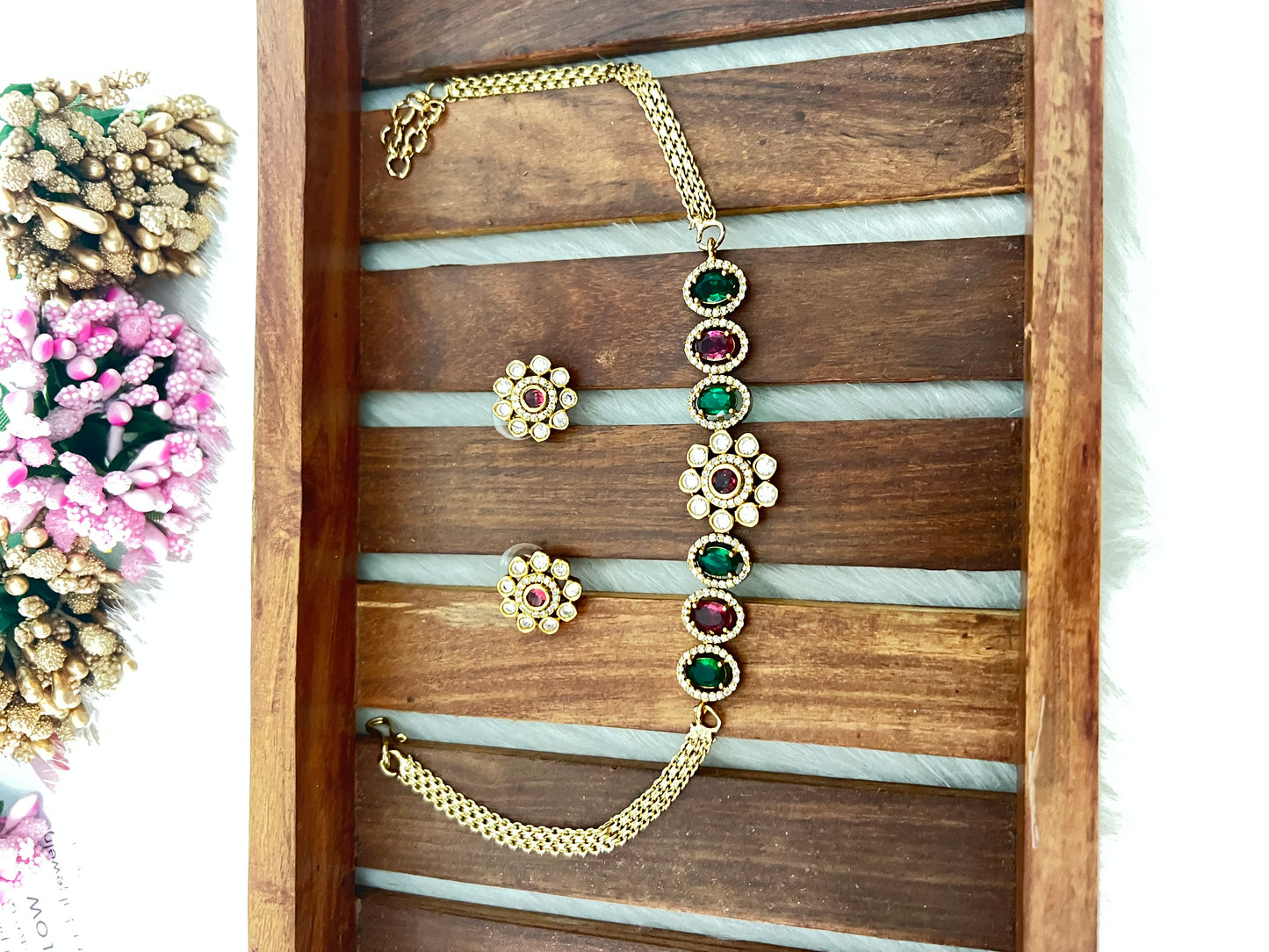 Simple Kundan stone choker set