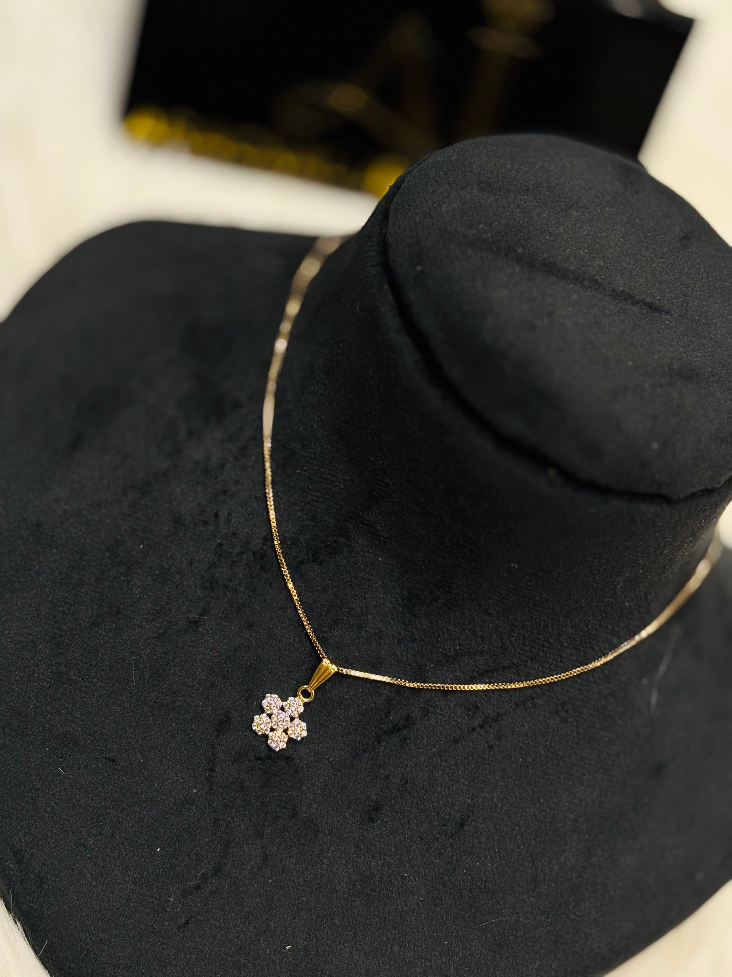 Premium daily wear anti tarnish gold plated ad stone pendant with chain set product code N390