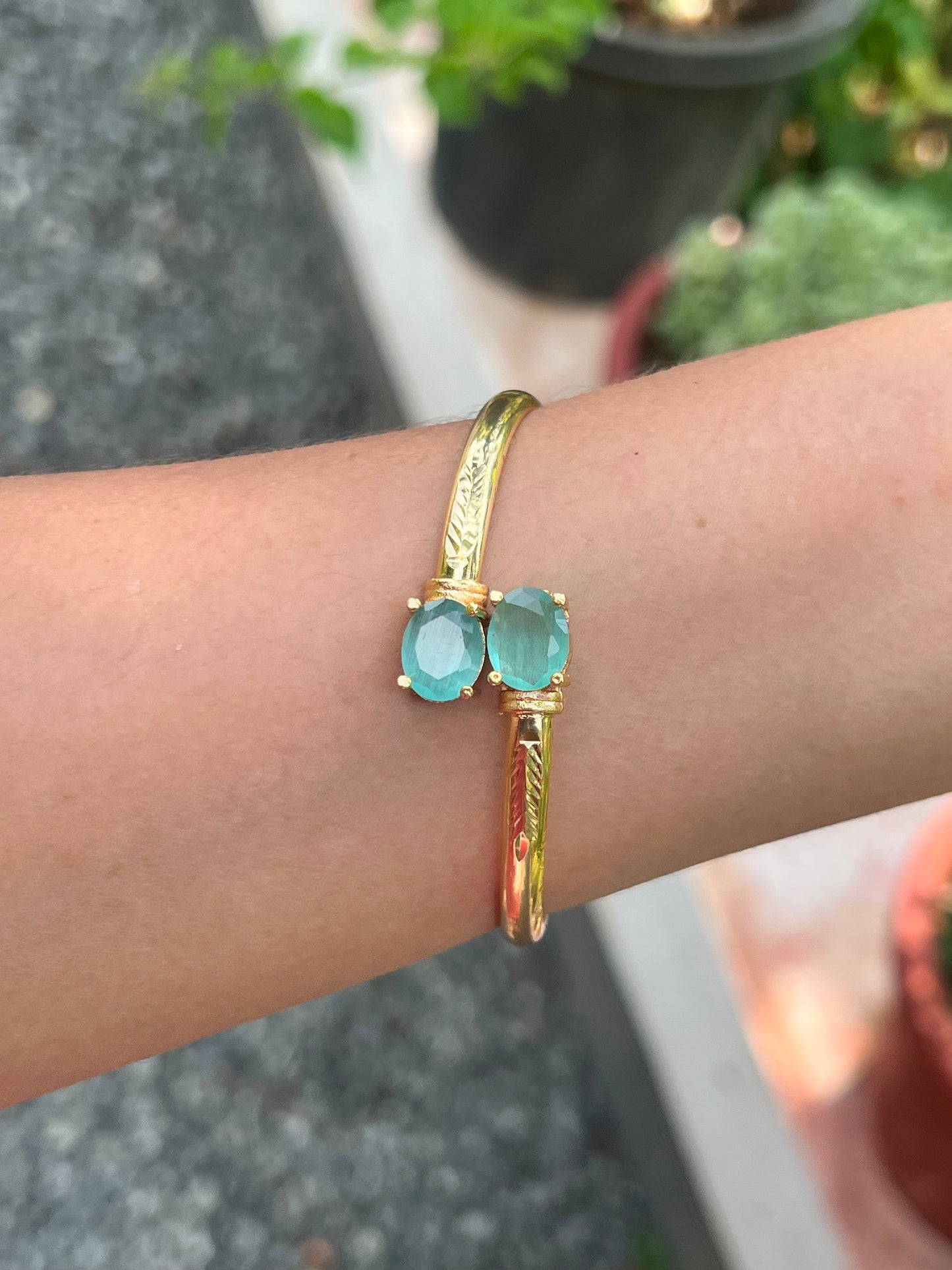 Gold plated openable twisted bangle product code B73