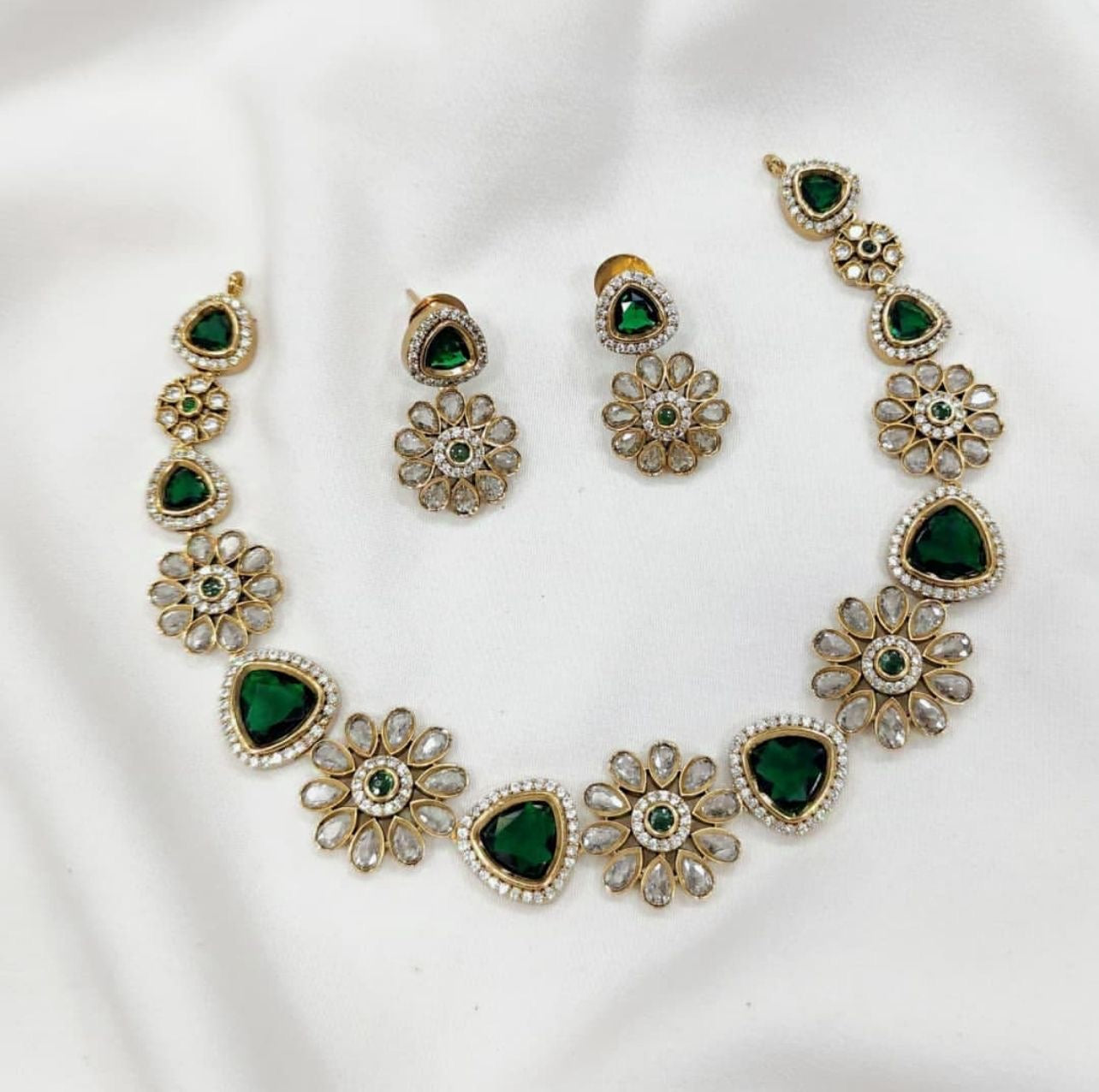 Premium trending flower necklace product code N03