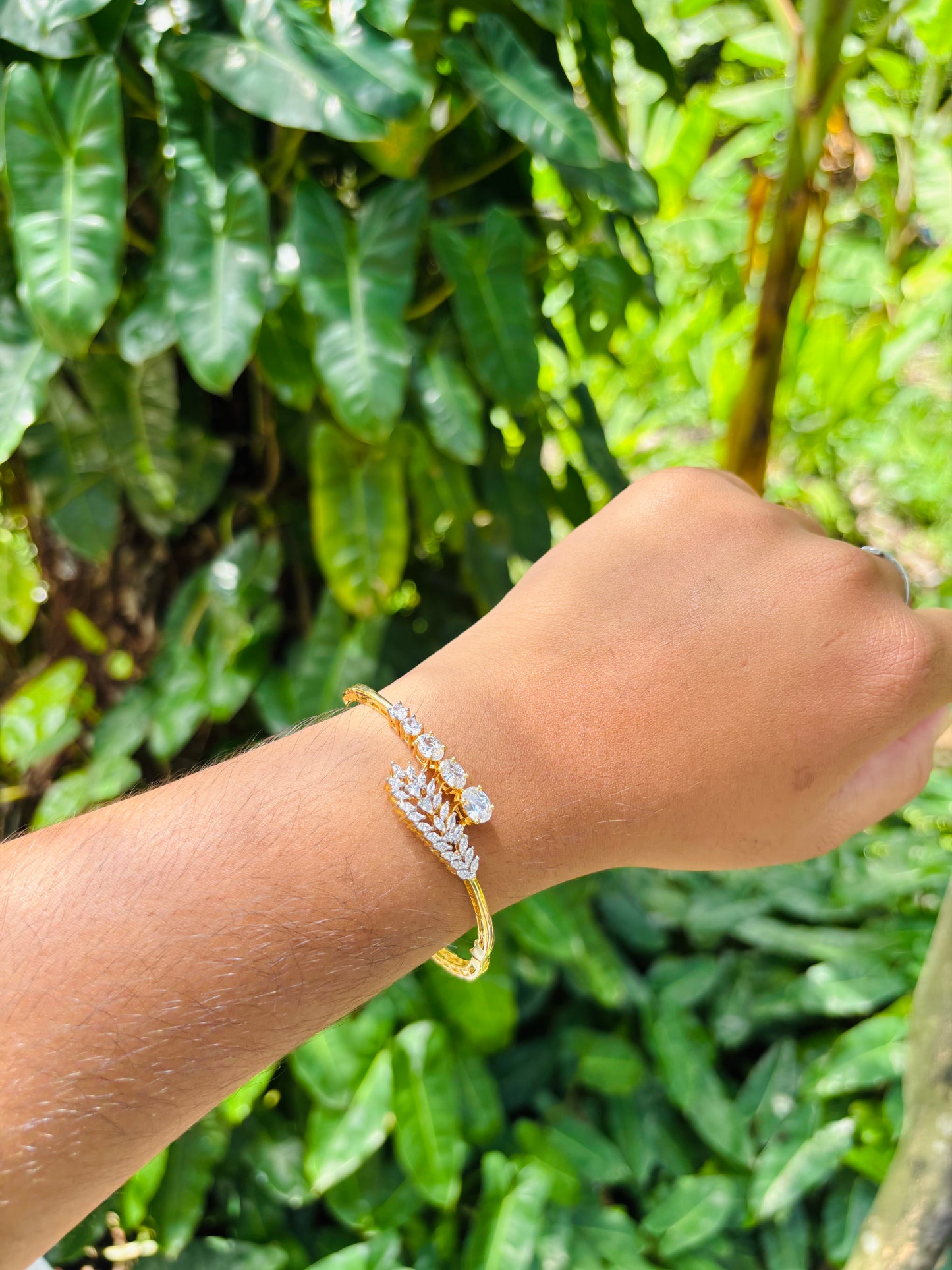 Premium quality daimond finish ad openable bracelet product code B96