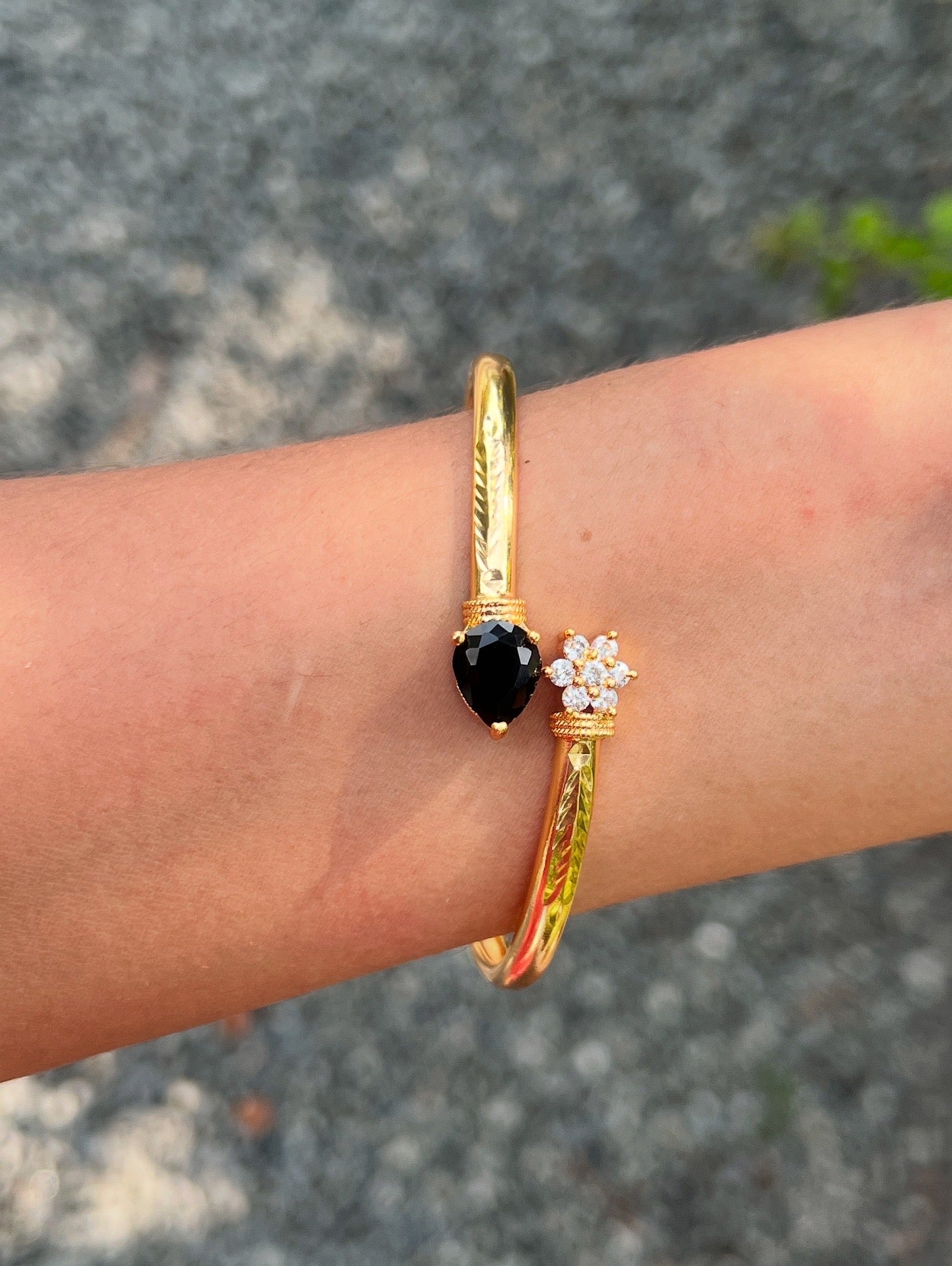 Premium gold plated twisted openable bracelet product code B69