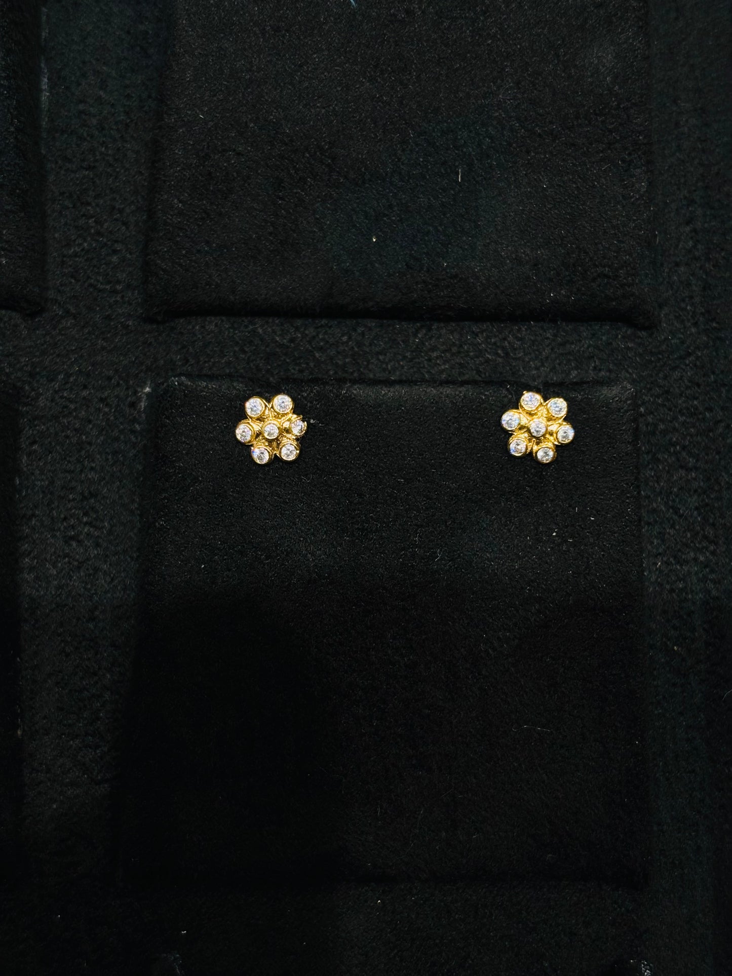 Premium gold plated daily wear ad screw back second studs product code E64