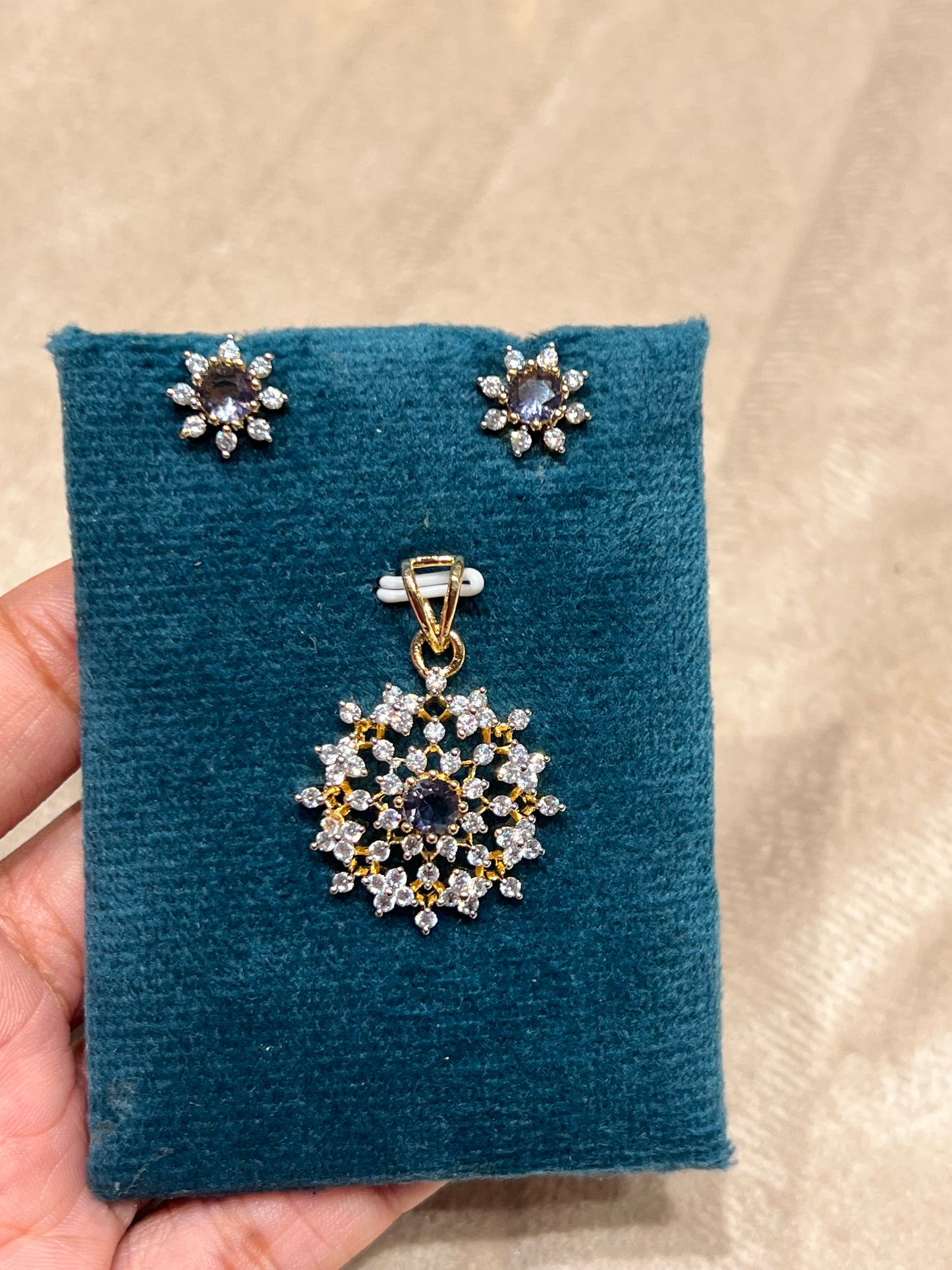Premium diamond finish pendant set product code D366