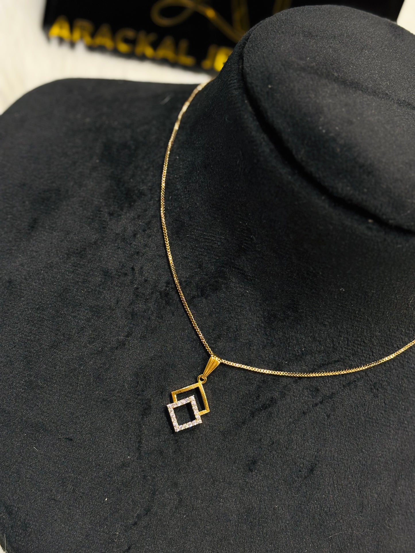 Premium daily wear anti tarnish gold plated ad stone pendant with chain set product code N390