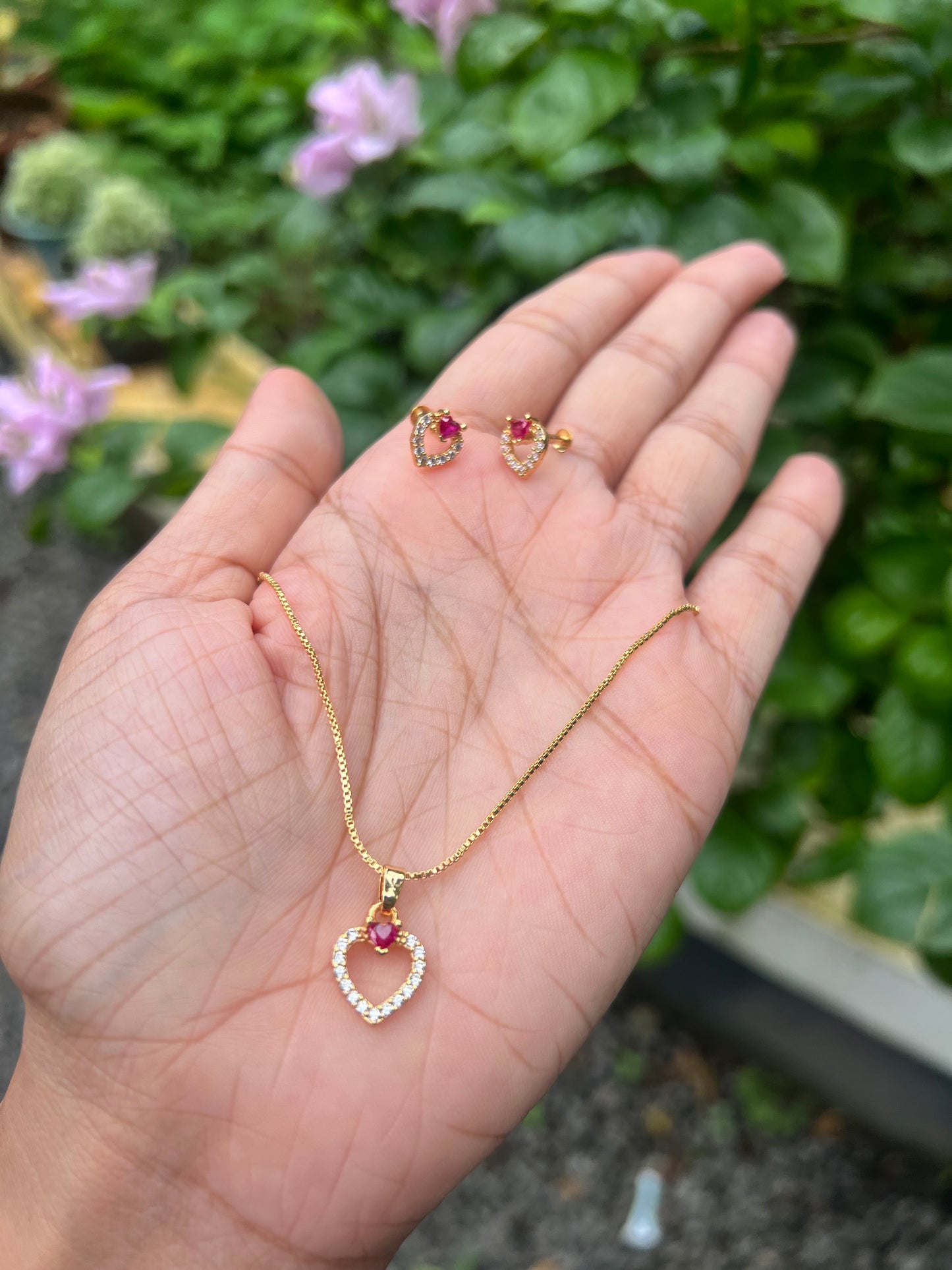 Premium gold plated heart shape pendant with stud product code G170