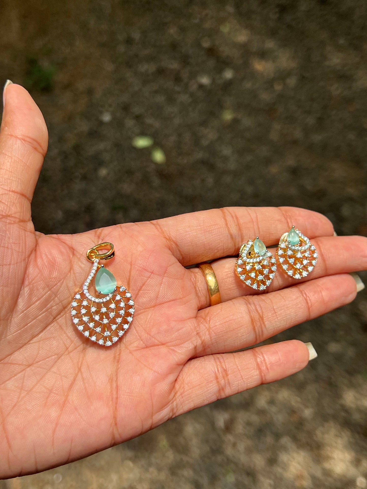 Premium diamond finish pendant set product code 190