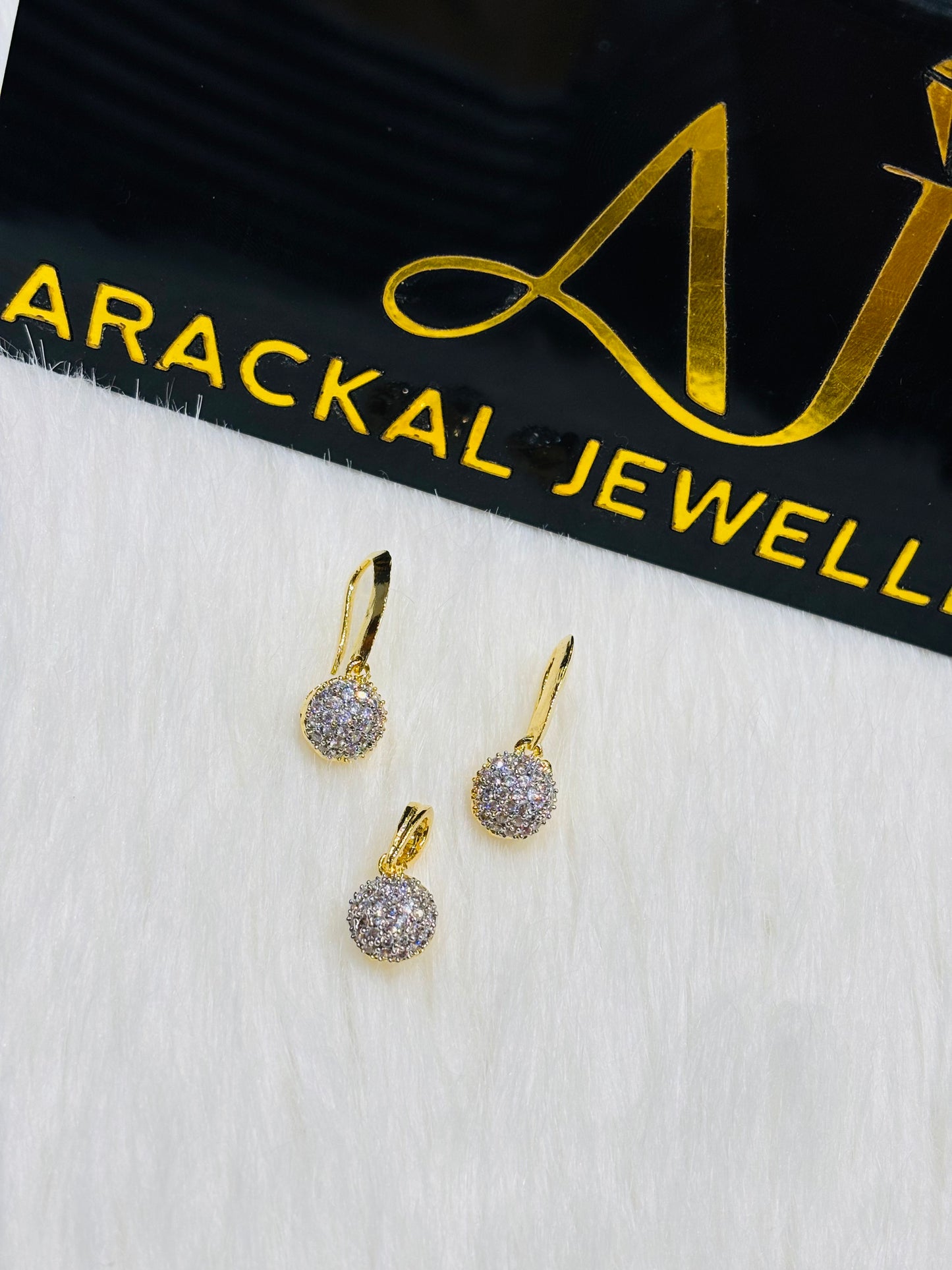 Premium quality micro gold plated daimond replica pendant set product code N255
