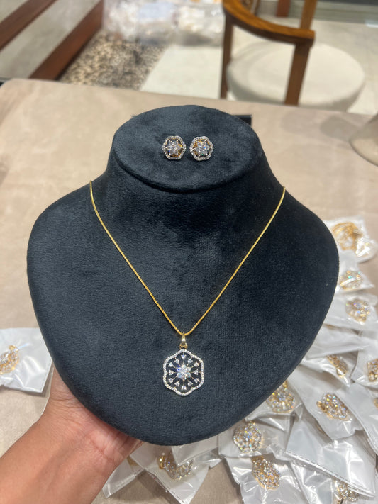 Premium daimond finish pendant set with 8pidichain product code D340
