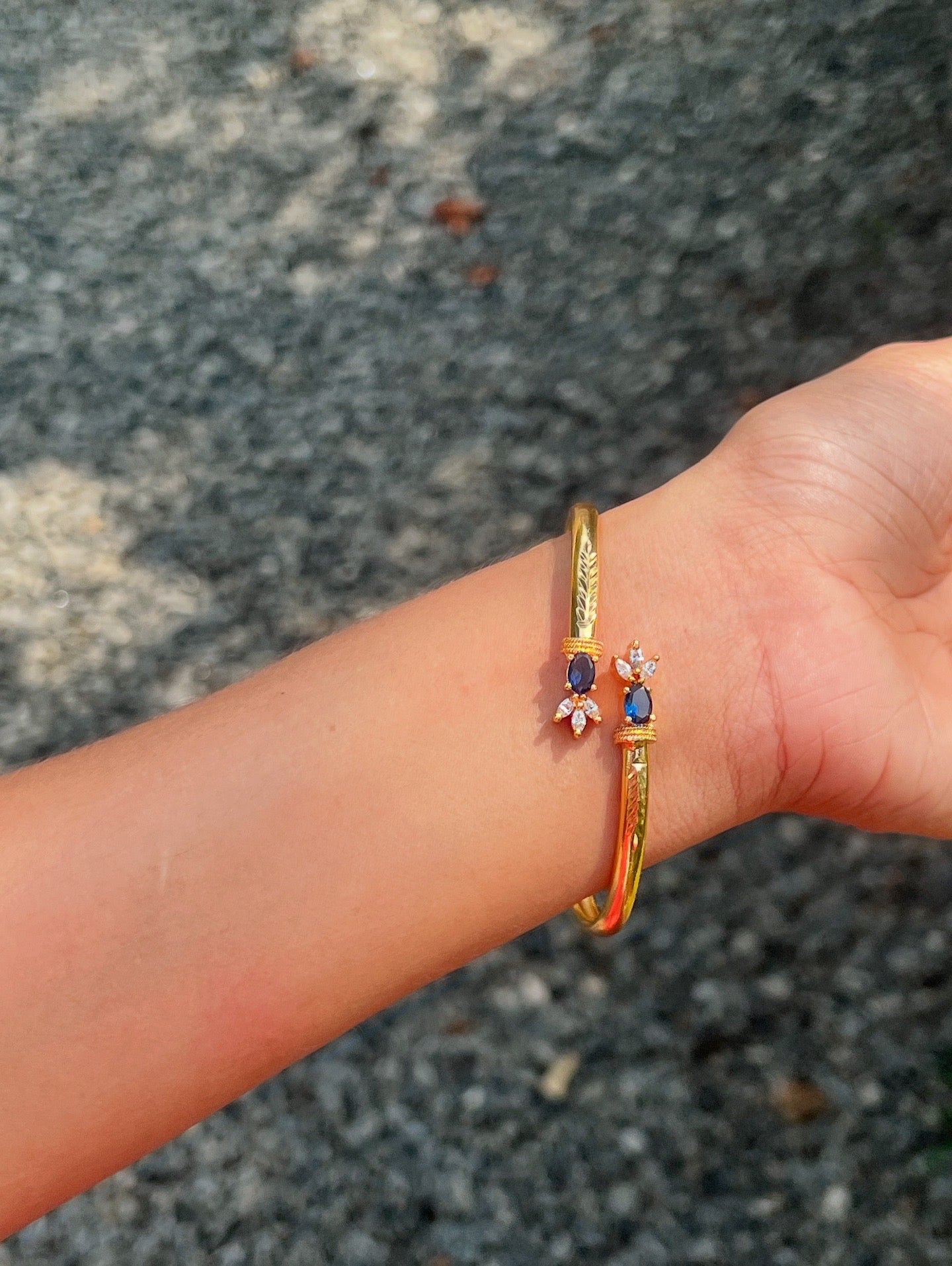 New gold plated twisted openable bracelet 2.6 product code B70