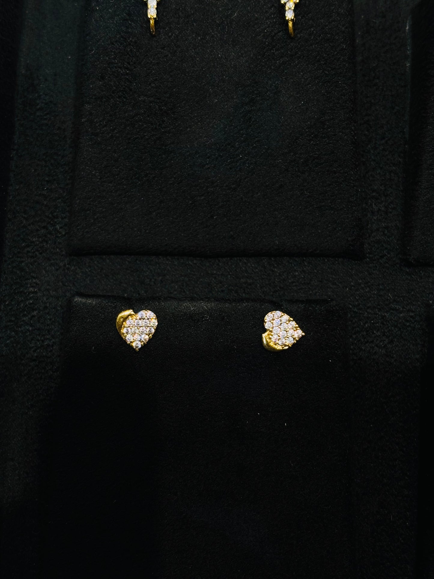 Premium gold plated daily wear ad screw back second studs product code E64