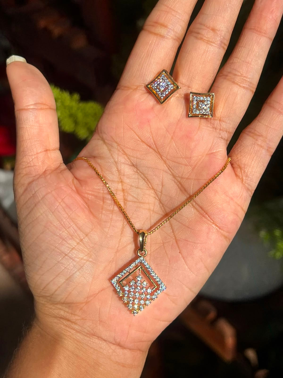Premium diamond finish pendant set product code D407