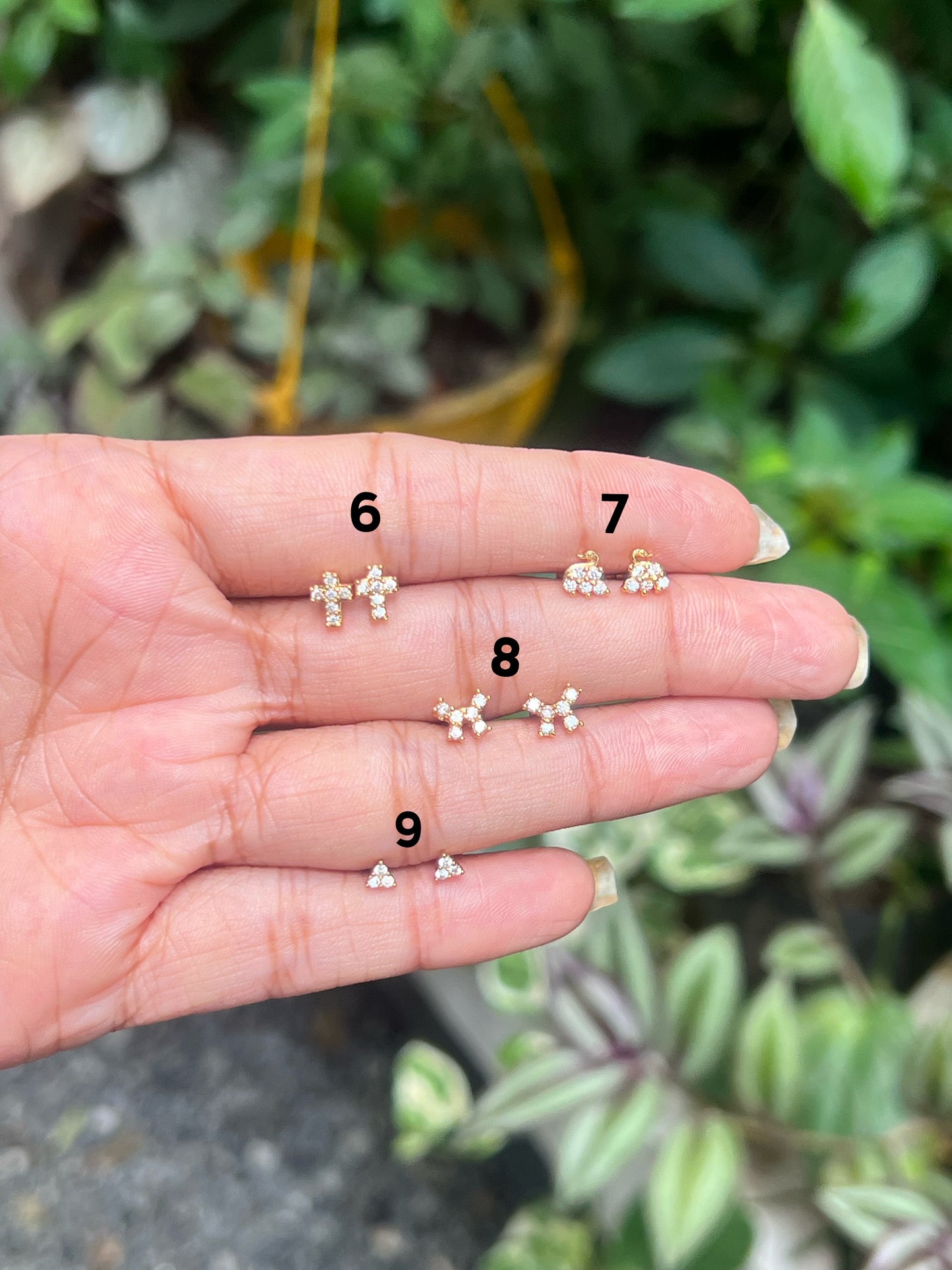 Gold plated second stud/earings  with back screw product code G70