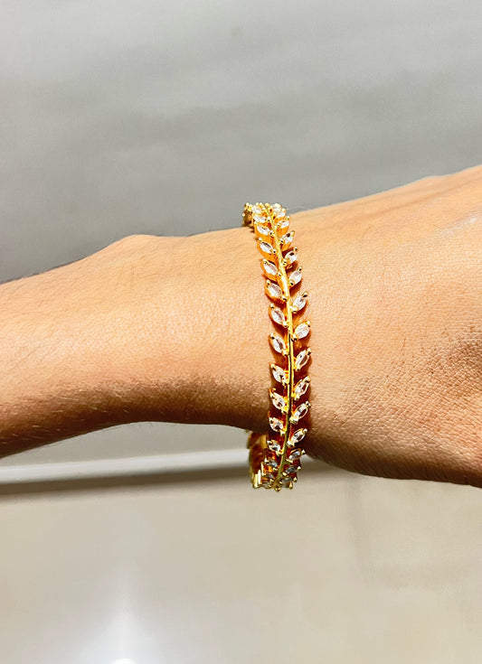 Ad leaf bangle