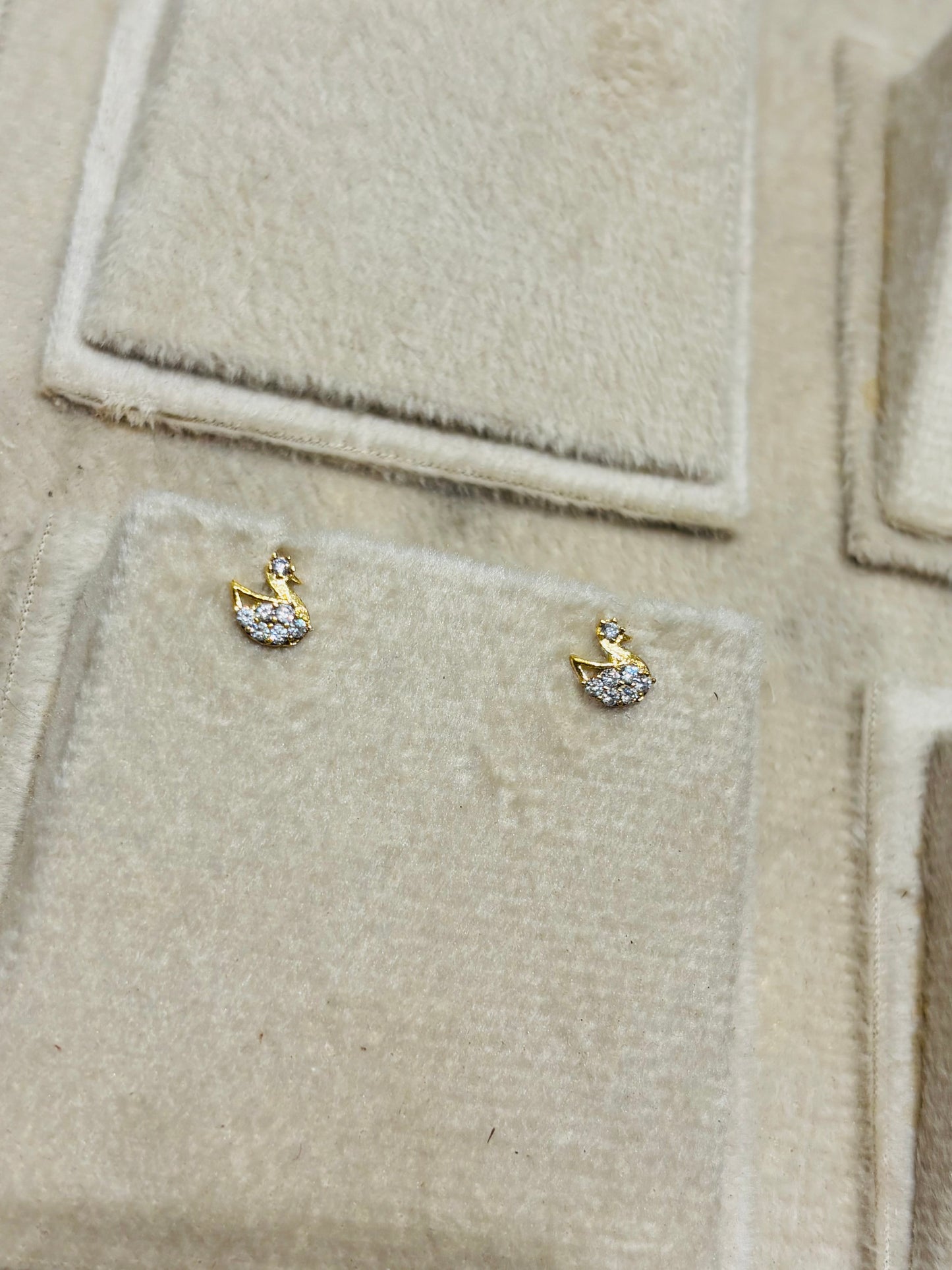 Premium gold plated daily wear screw back ad second stud /nosepins product code E65