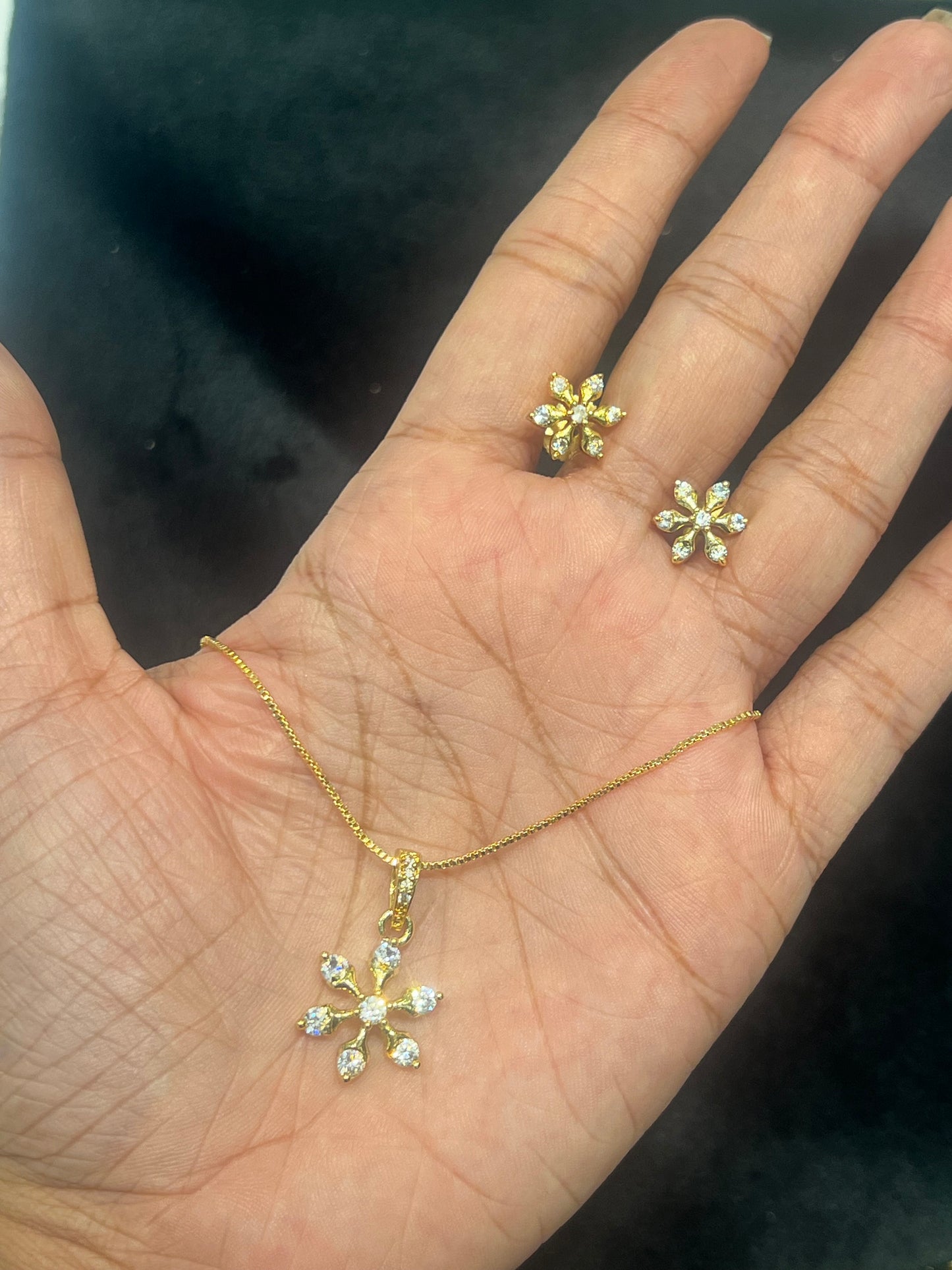 Premium diamond GJ polish and gold polish star pendant set with chain product code D221