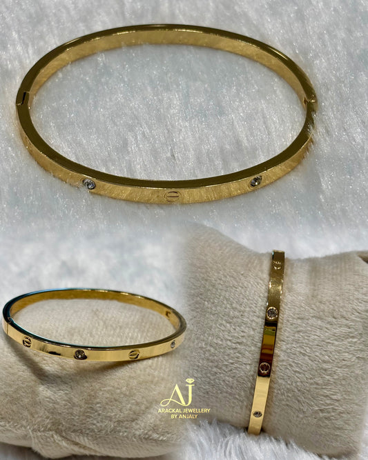 Premium daily wear openable anti tarnish bracelet(suitable for upto 2.4 size )product code B70