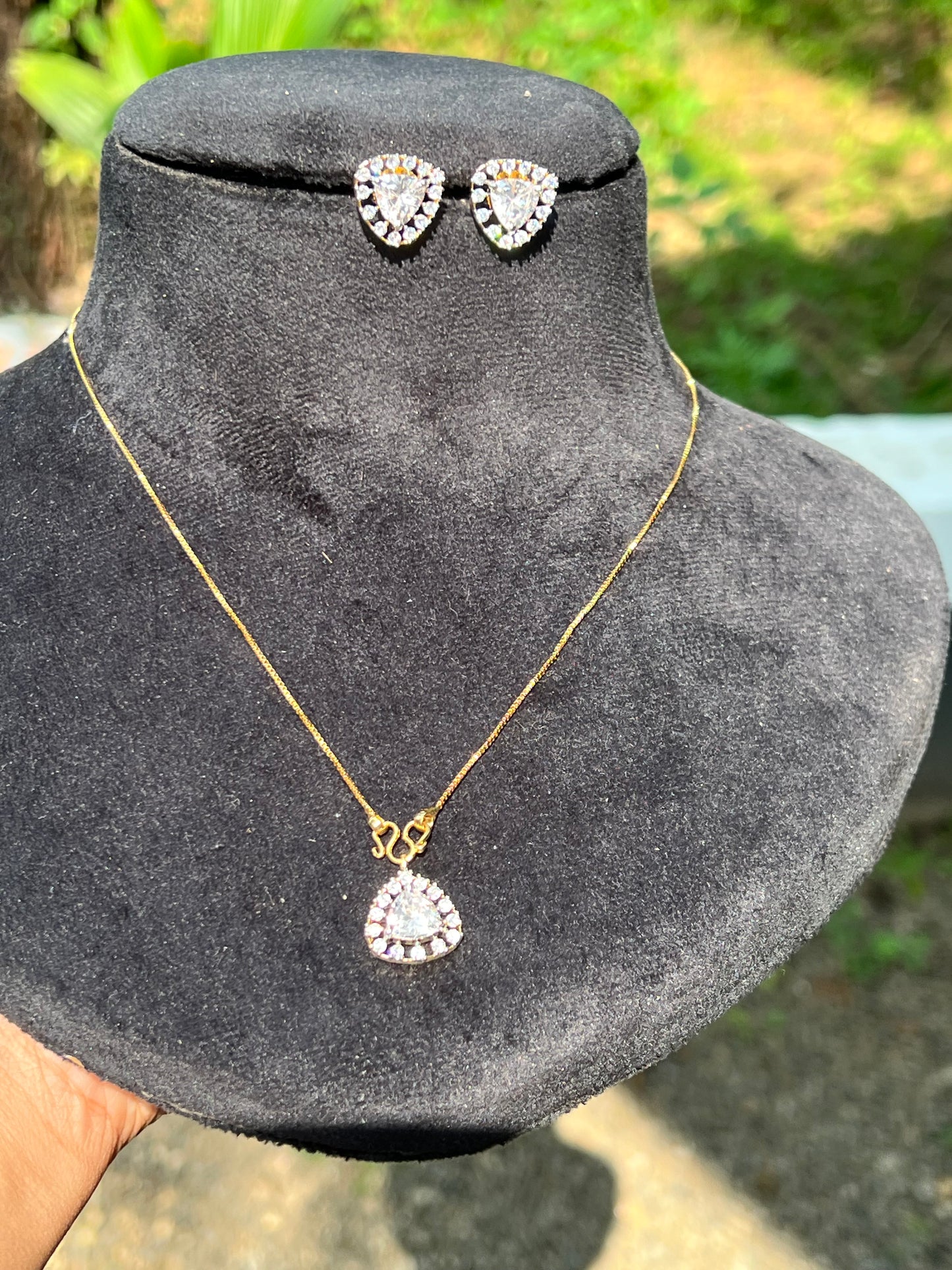 Premium gold plated chain with daimond finish pendant set product code N104