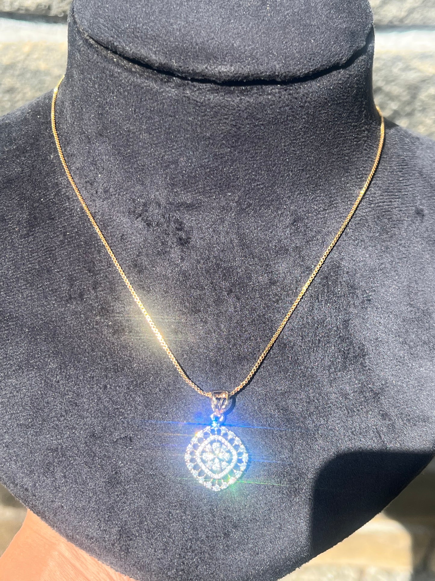 Premium diamond finish pendant set with chain product code D325
