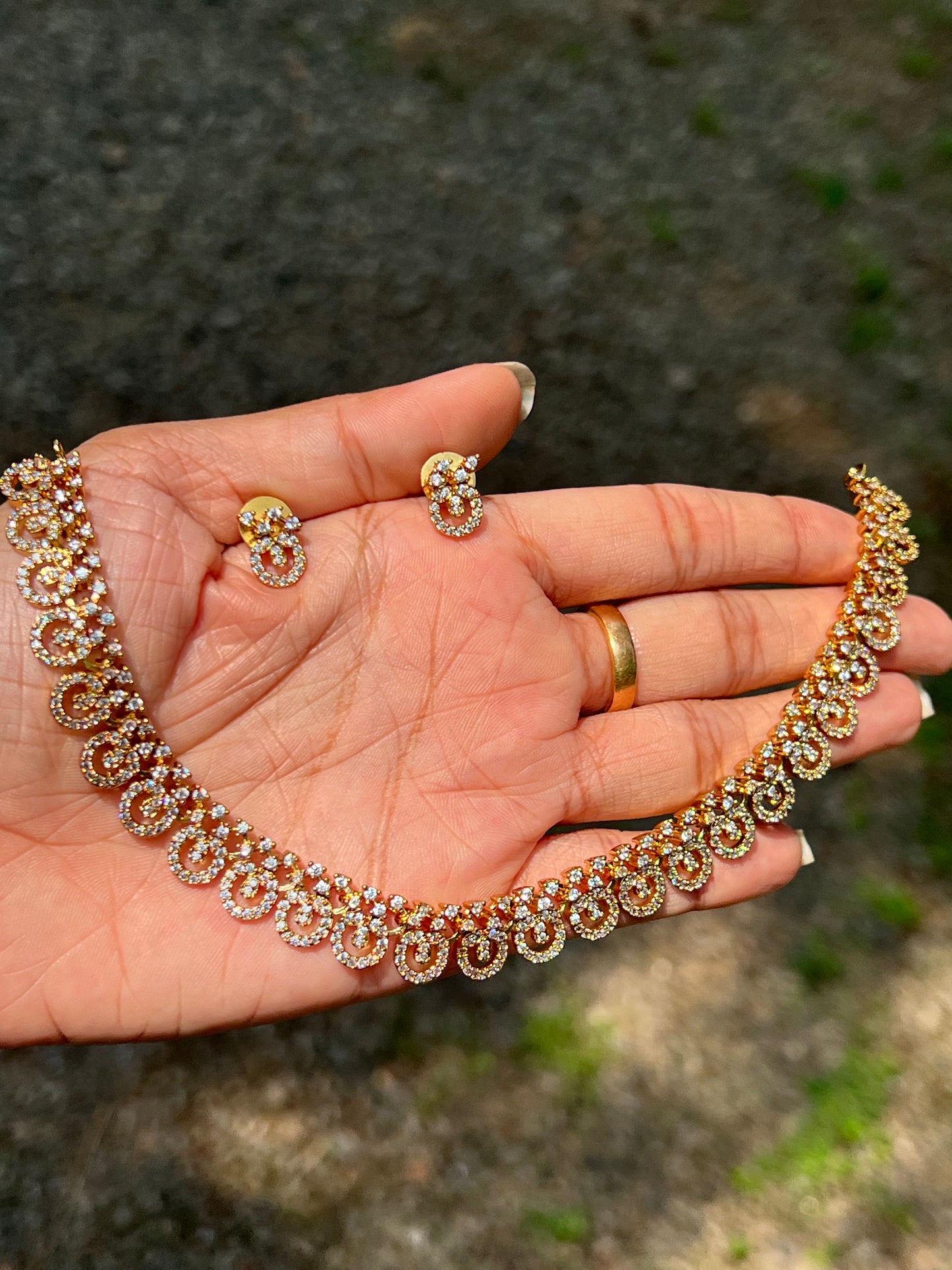 Premium trending ad necklace product code 1081