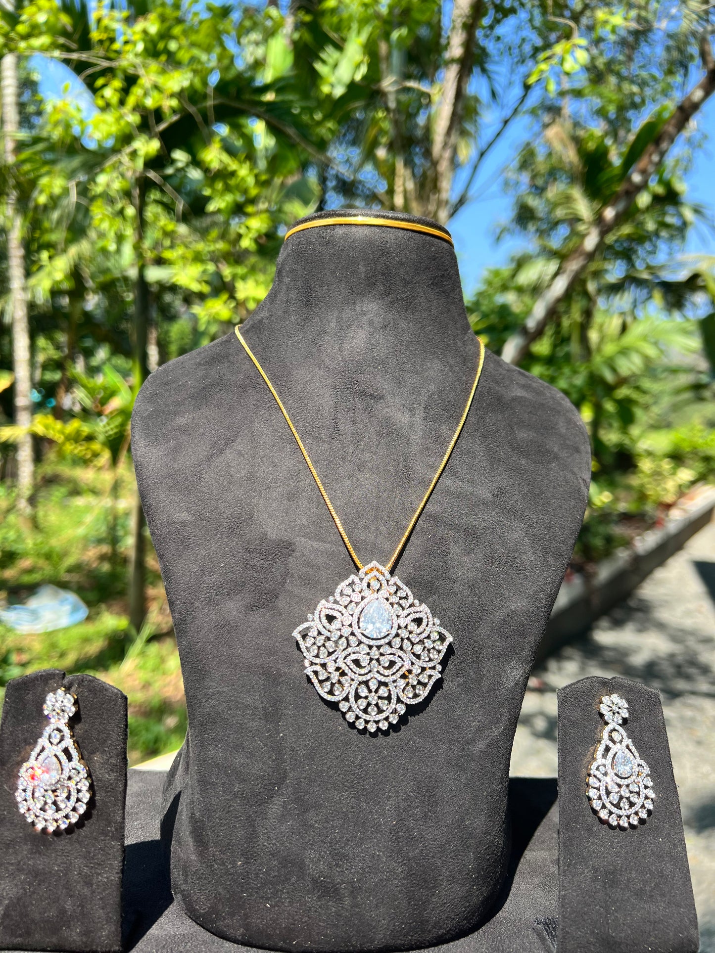 Premium daimond finish zircon stone pendant chain set product code 119