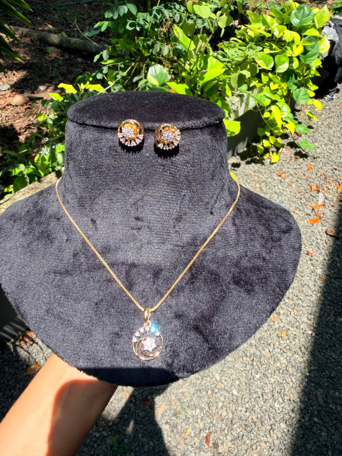 Premium diamond finish pendant set with chain Product code D433