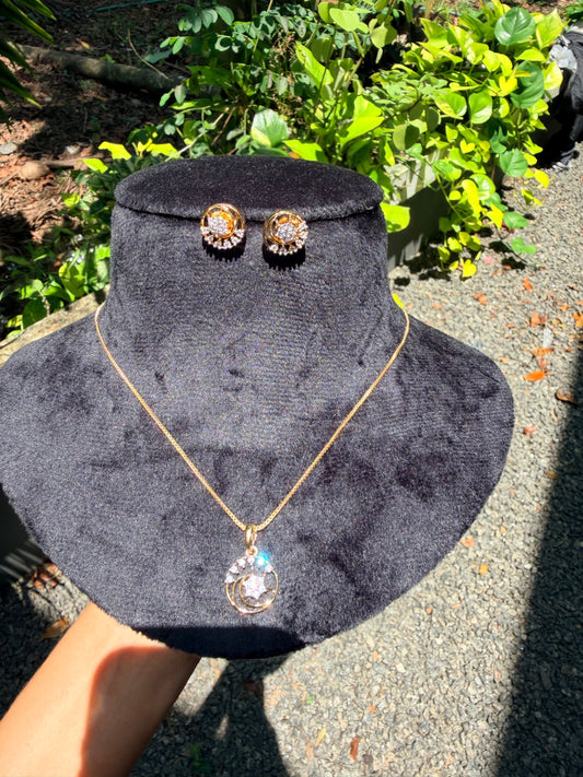 Premium diamond finish pendant set with chain Product code D433