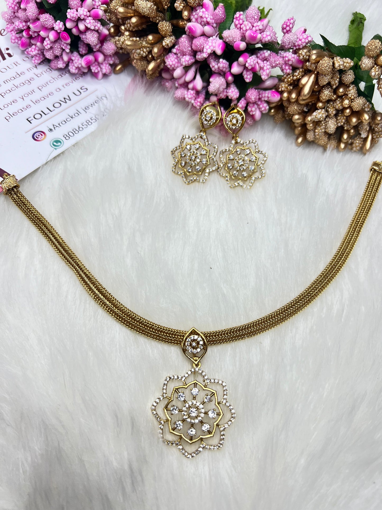 Elegant Flower Pendant Necklace Set