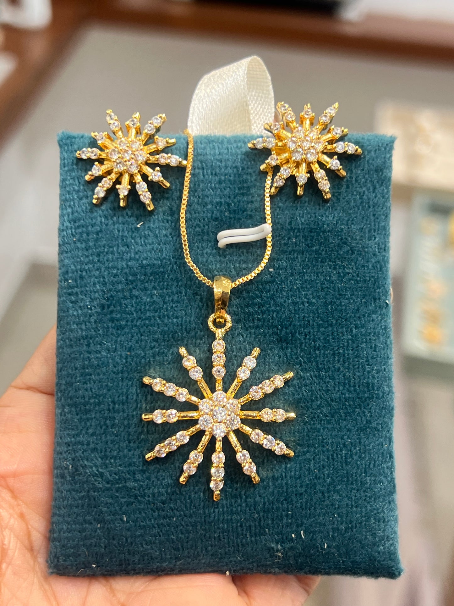 Premium diamond GJ polish and gold polish sunshine pendant set with chain product code D222