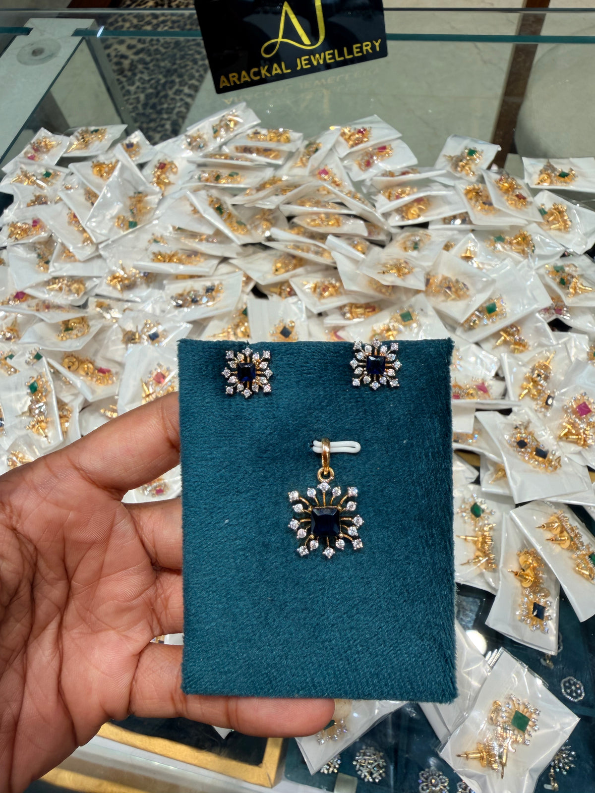 Premium party wear diamond finish pendant set product code D432