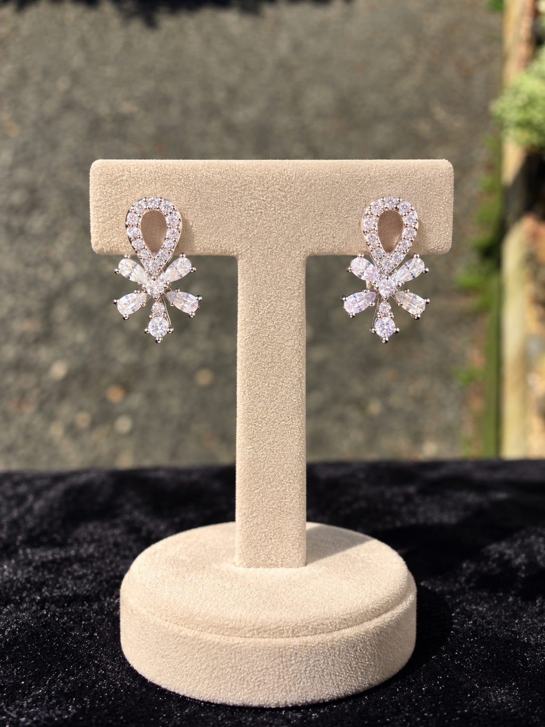 Premium diamond finish stud product code E229