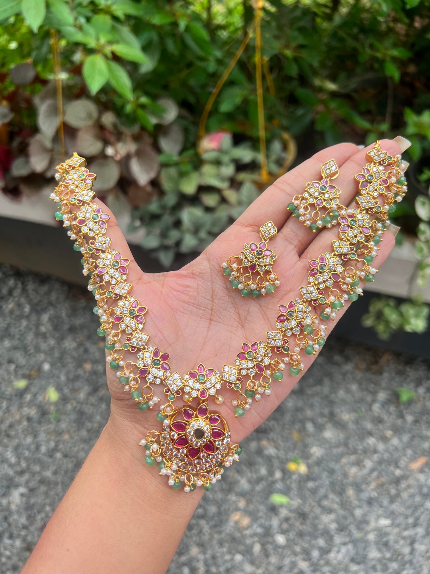 Premium quality kemp stone lotus beads and pearl hanging necklace set product code T14
