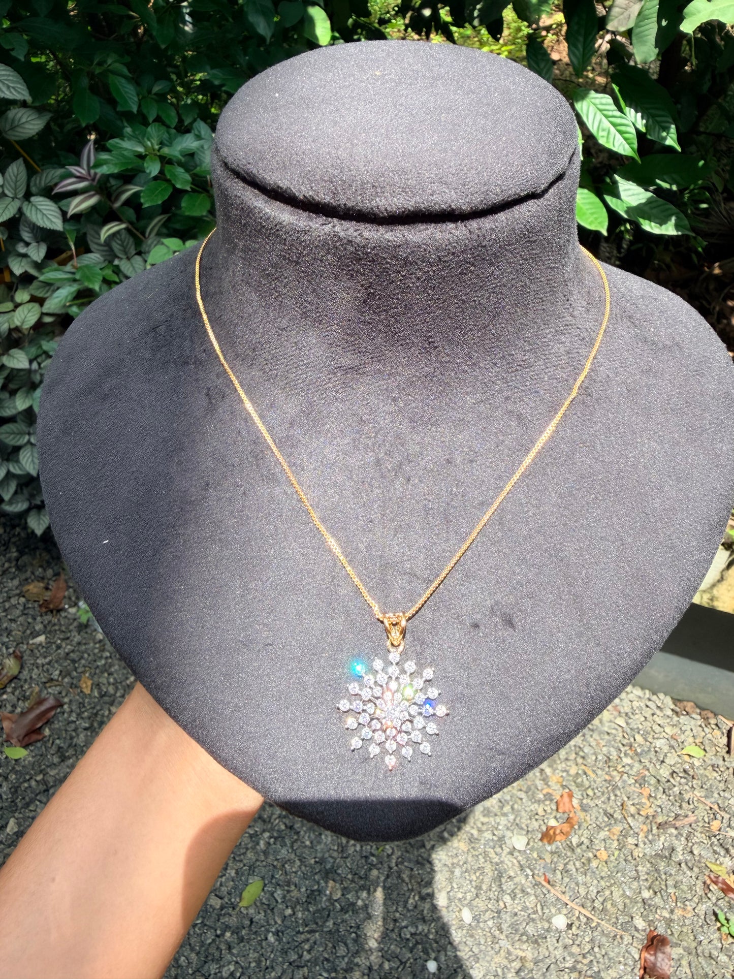Premium diamond finish pendant with chain product code D393